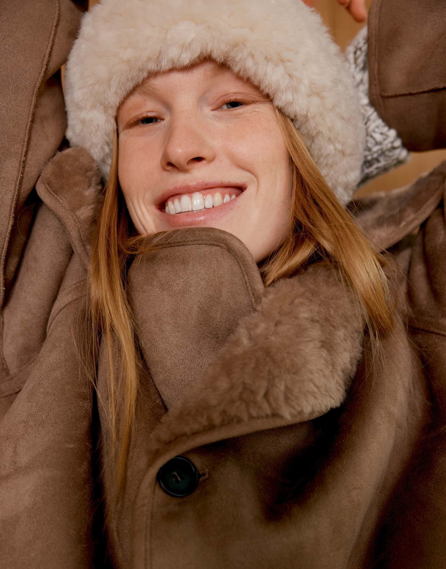 OPUS Fischerhut Acoco hat aus Velourslederimitat Weicher Bucket Hat in Veloursoptik mit Teddy-Plüsch – Bild 4 von 5