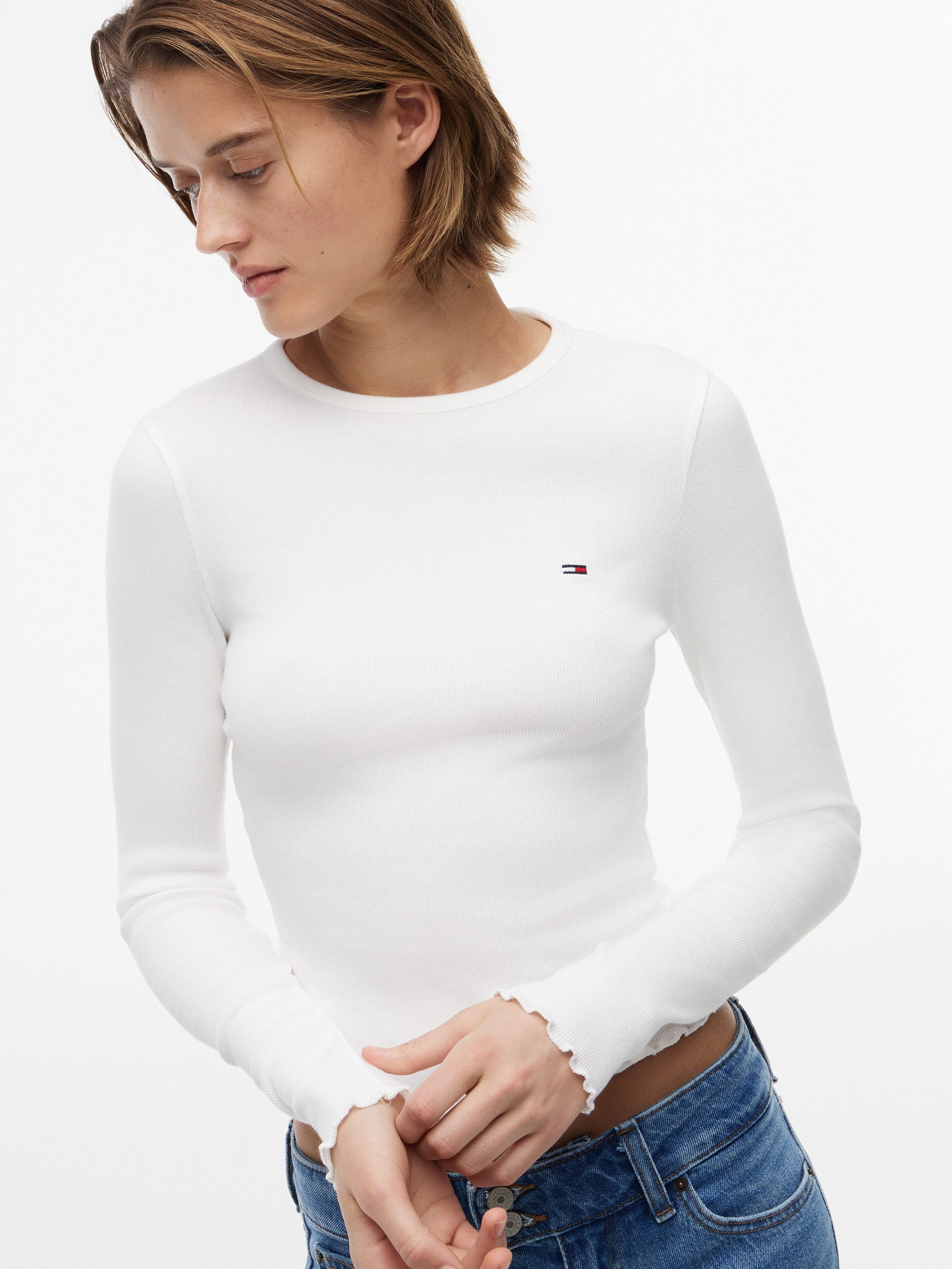 Tommy Jeans Langarmshirt TJW SLIM SH LETTUCE EDGE RIB LS mit gerippter Struktur, gewellter Saum