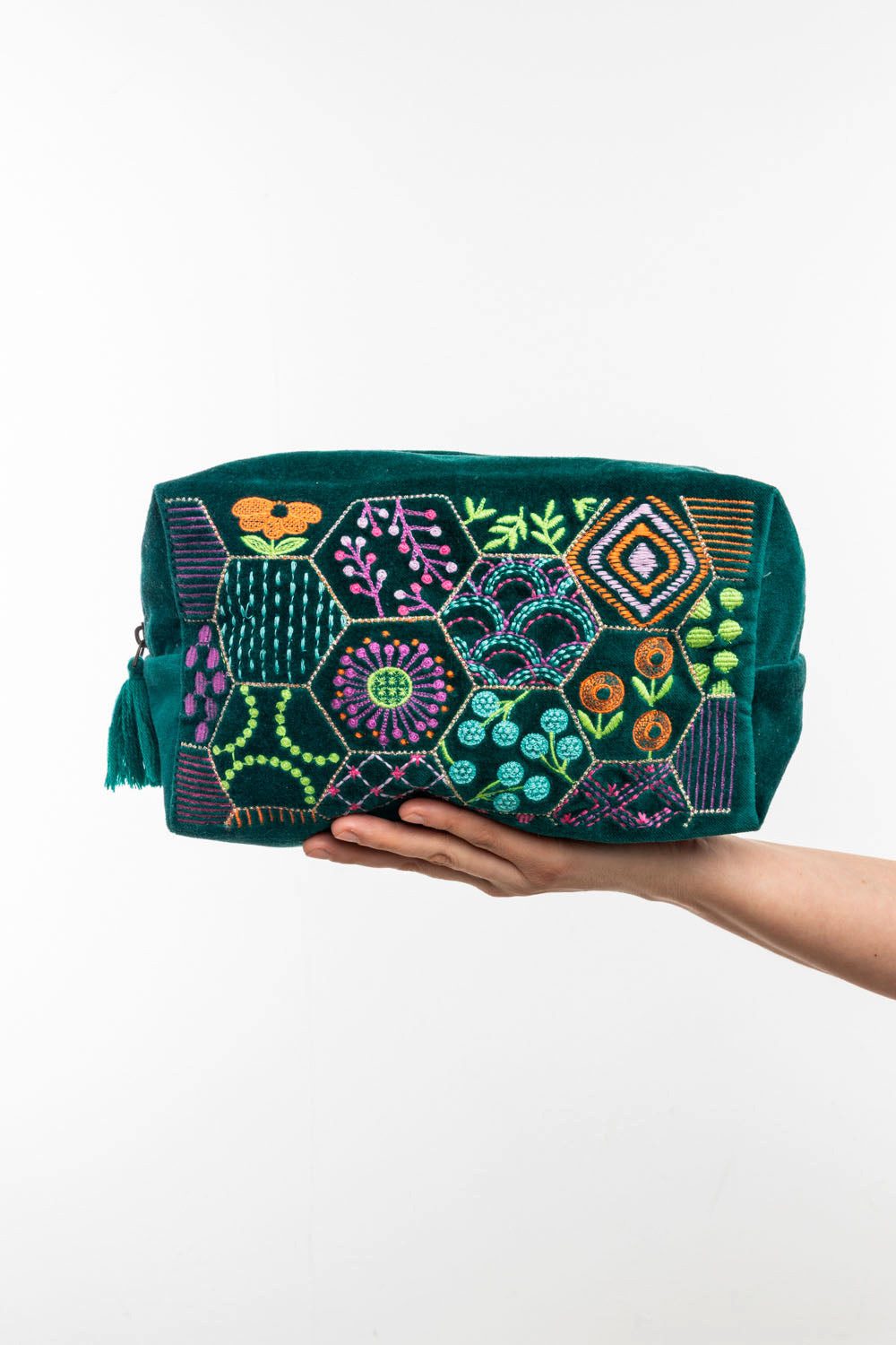 Tranquillo Kosmetiktasche Kosmetiktasche VELVET BLOOM ART - groß, Große Samt-Kosmetiktasche mit bunter Stickerei aus Biobaumwolle