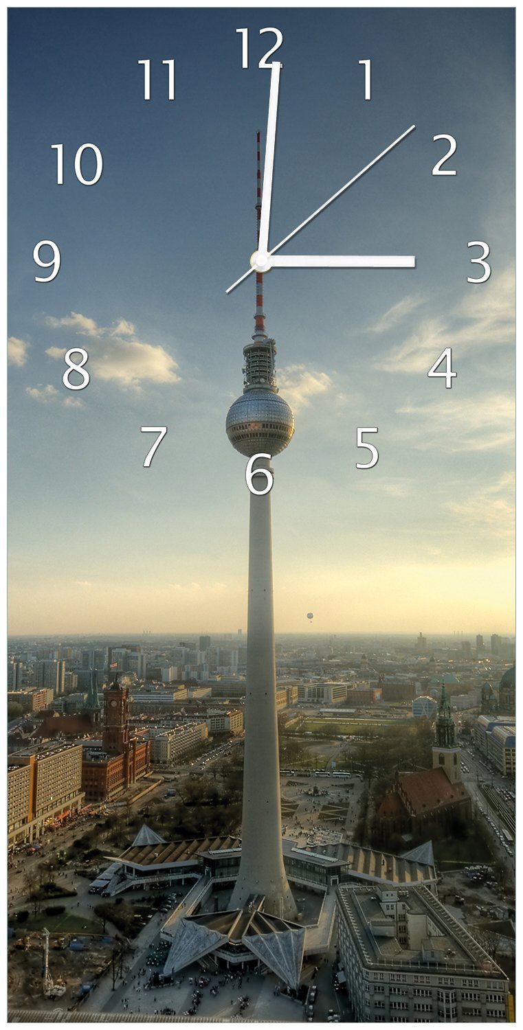 Wallario Wanduhr Fernsehturm Berlin mit Panoramablick über die Stadt (Uhr aus Acryl)