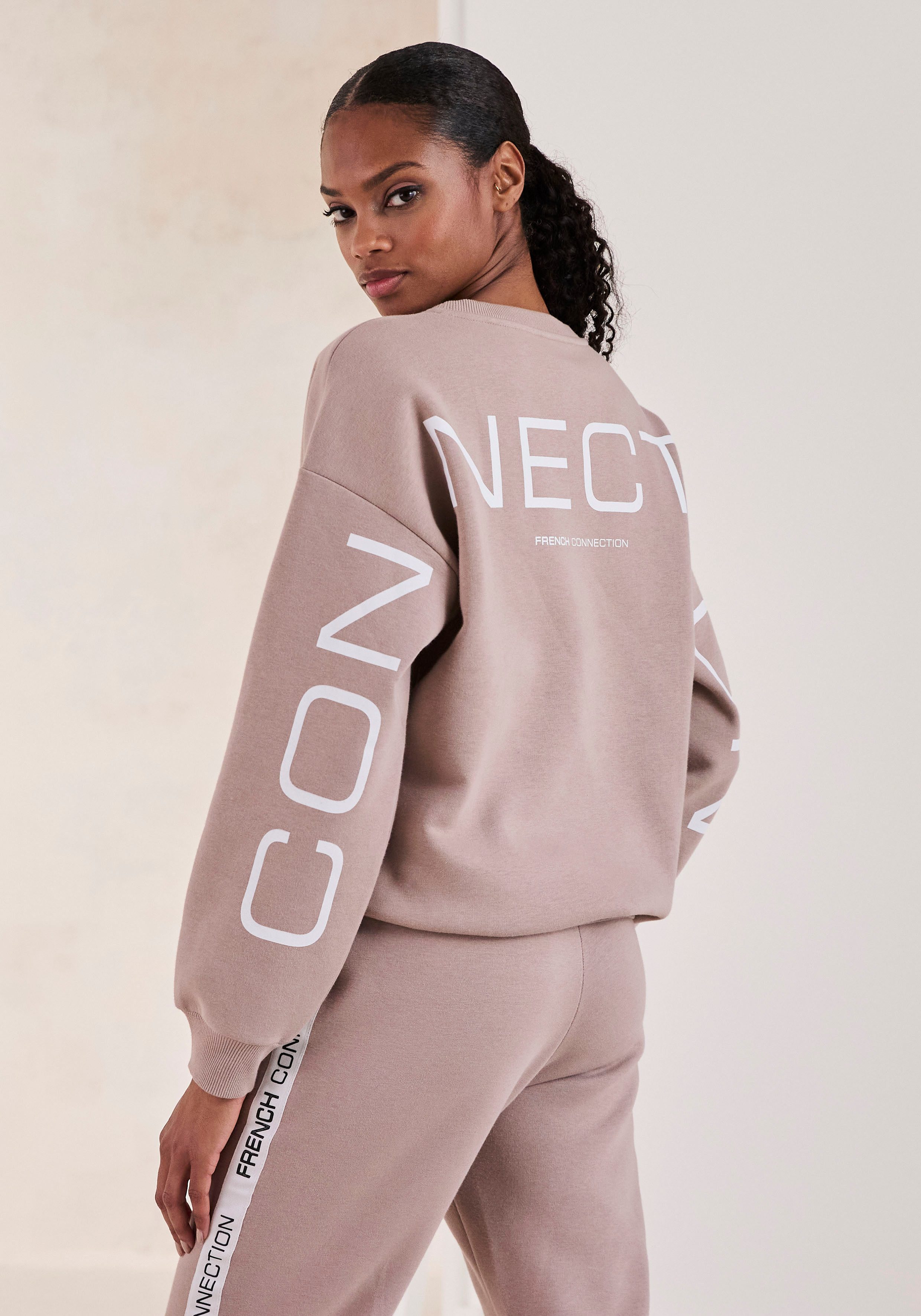 French Connection Sweatshirt mit großem Logodruck auf dem Rücken