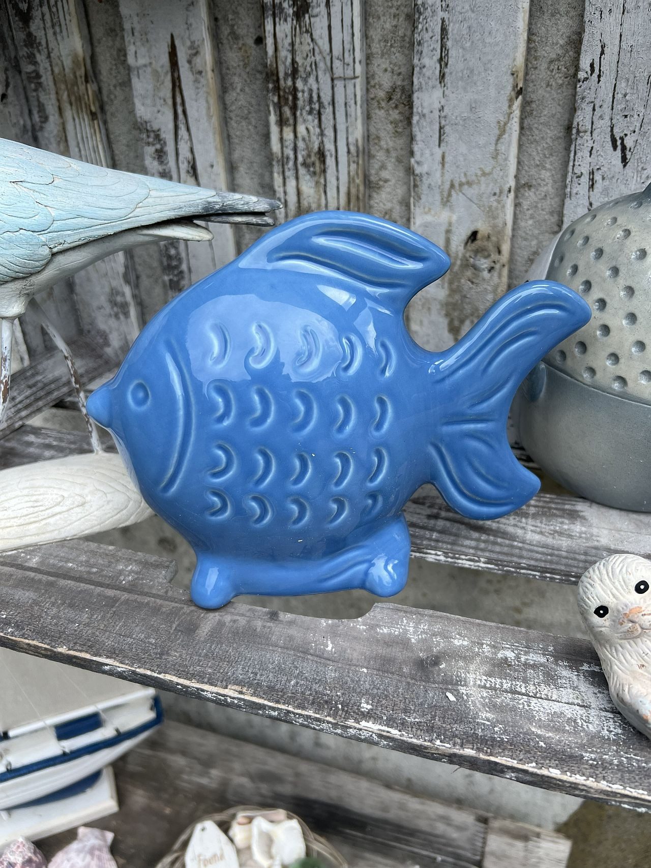 TIZIANO - DESIGN & EMOTIONS Tierfigur Deko Fisch Neon türkis/blau – maritime Figur 11/14 cm