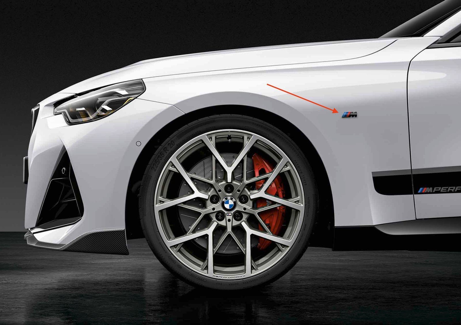 BMW Auto-Fußmatte BMW M Emblem Schwarz Glanz Kotflügel Logo Seite M Paket 45x15 (1 St)