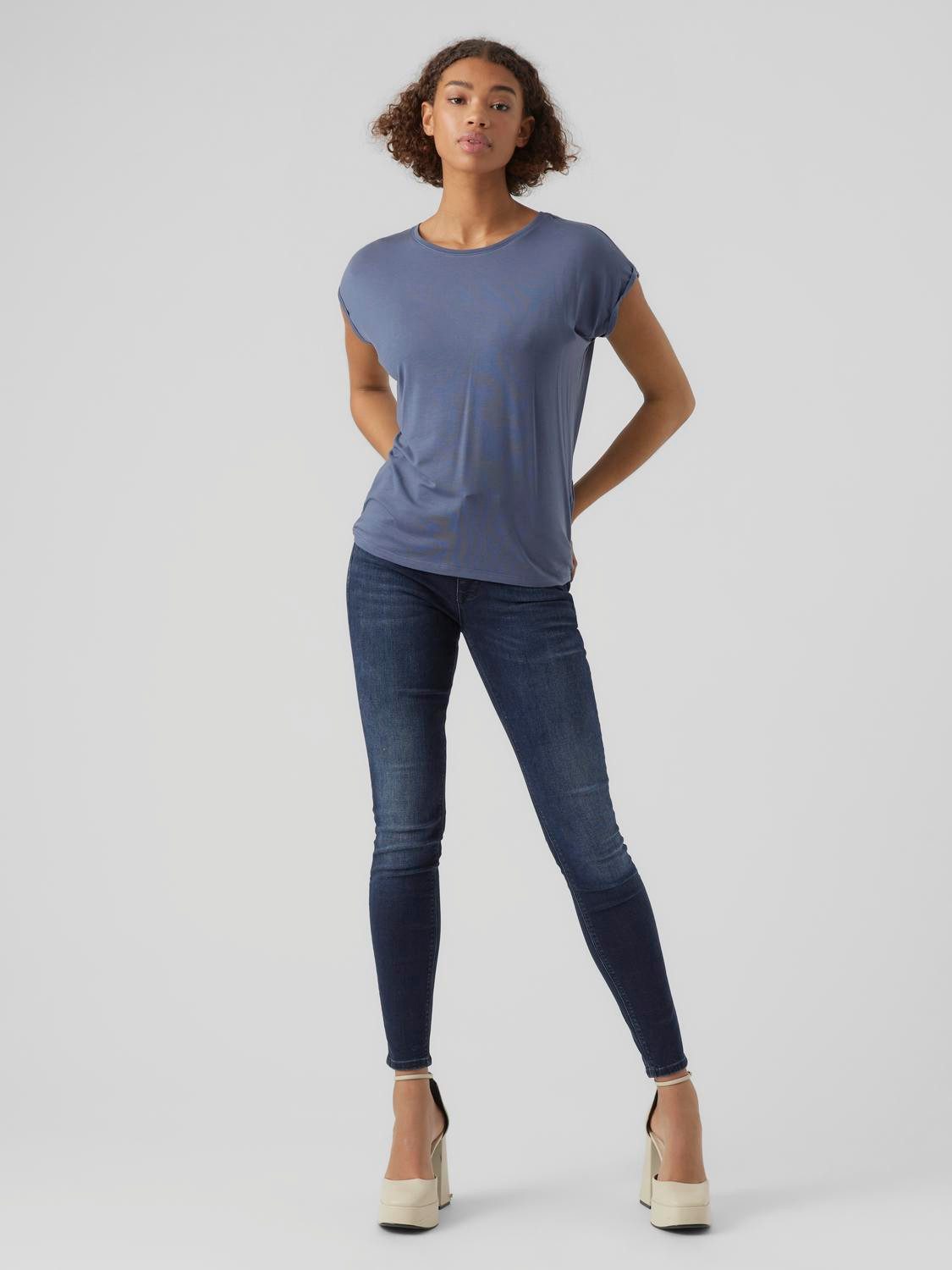 Vero Moda Rundhalsshirt VMAVA PLAIN SS TOP GAJRS NOOS Materialmix, regular fit