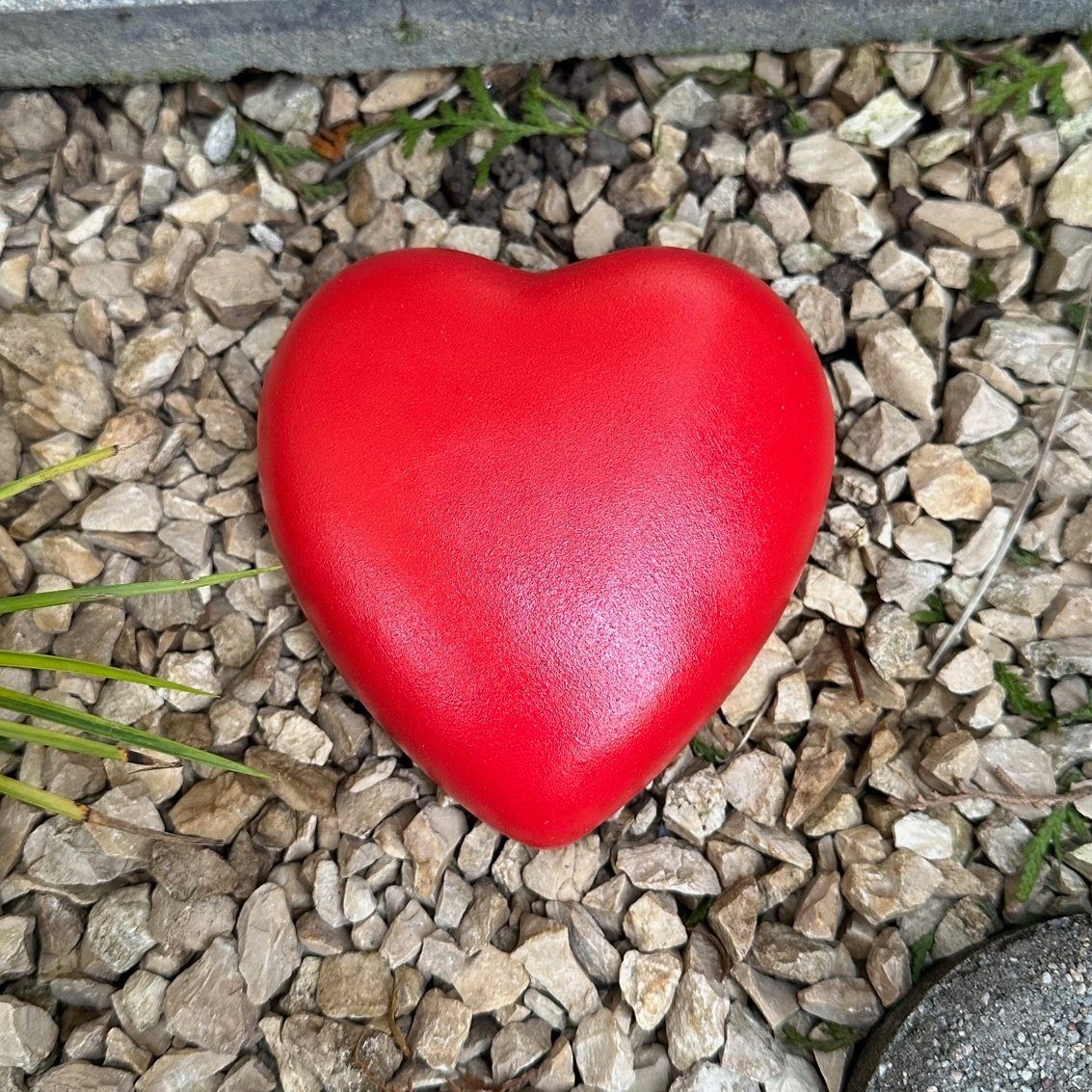 Radami Gartenfigur Herz Grabherz Grabschmuck Dekoherz Valentinstag Liebe Steinguss 13cm – Bild 3 von 5