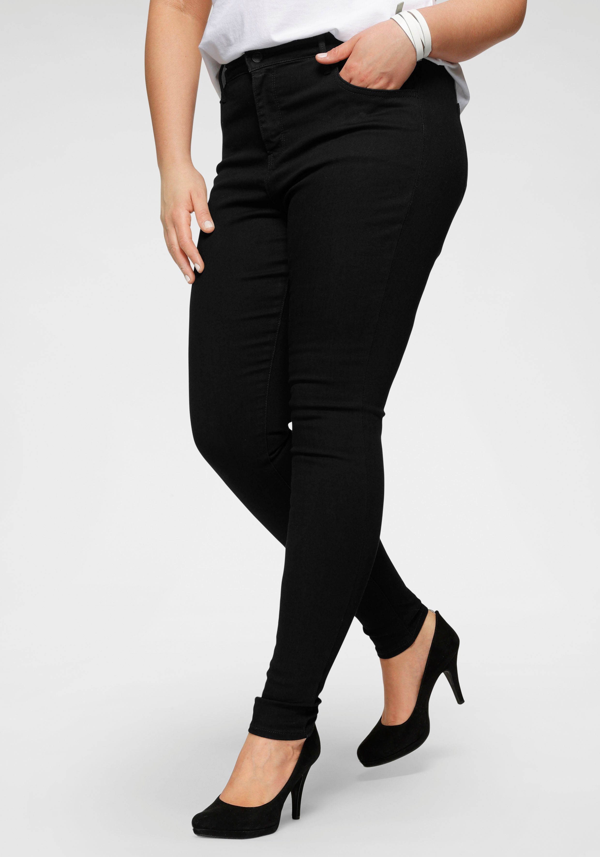 Skinny-fit-Jeans Leibhöhe mit hoher Plus Levi's® High-Rise 720 black