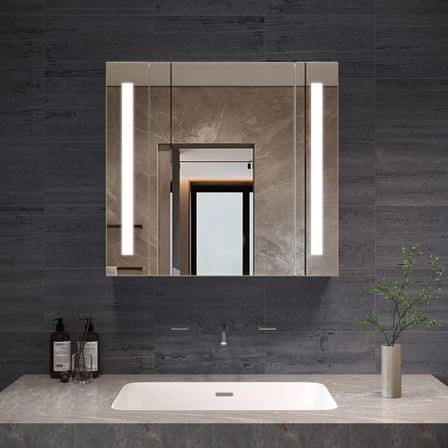 AQUABATOS Badezimmerspiegelschrank Spiegelschrank Bad LED mit Steckdose 60cm 80cm Kaltweiß, IR Sensor, Soft-Close-Funktion, antibeschlag