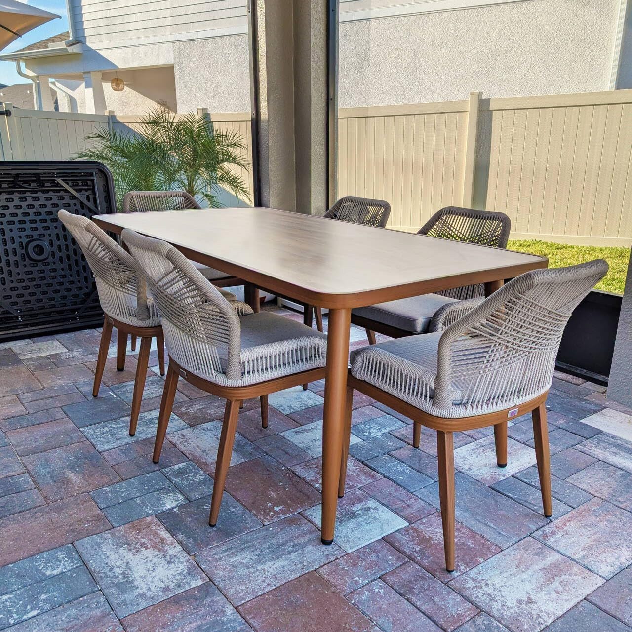 PURPLE LEAF Garten-Essgruppe Gartenmöbel Rattan Teakoptik Aluminium mit Kissen, Landhausstil, (Set), mit Kissen und Rückenlehne