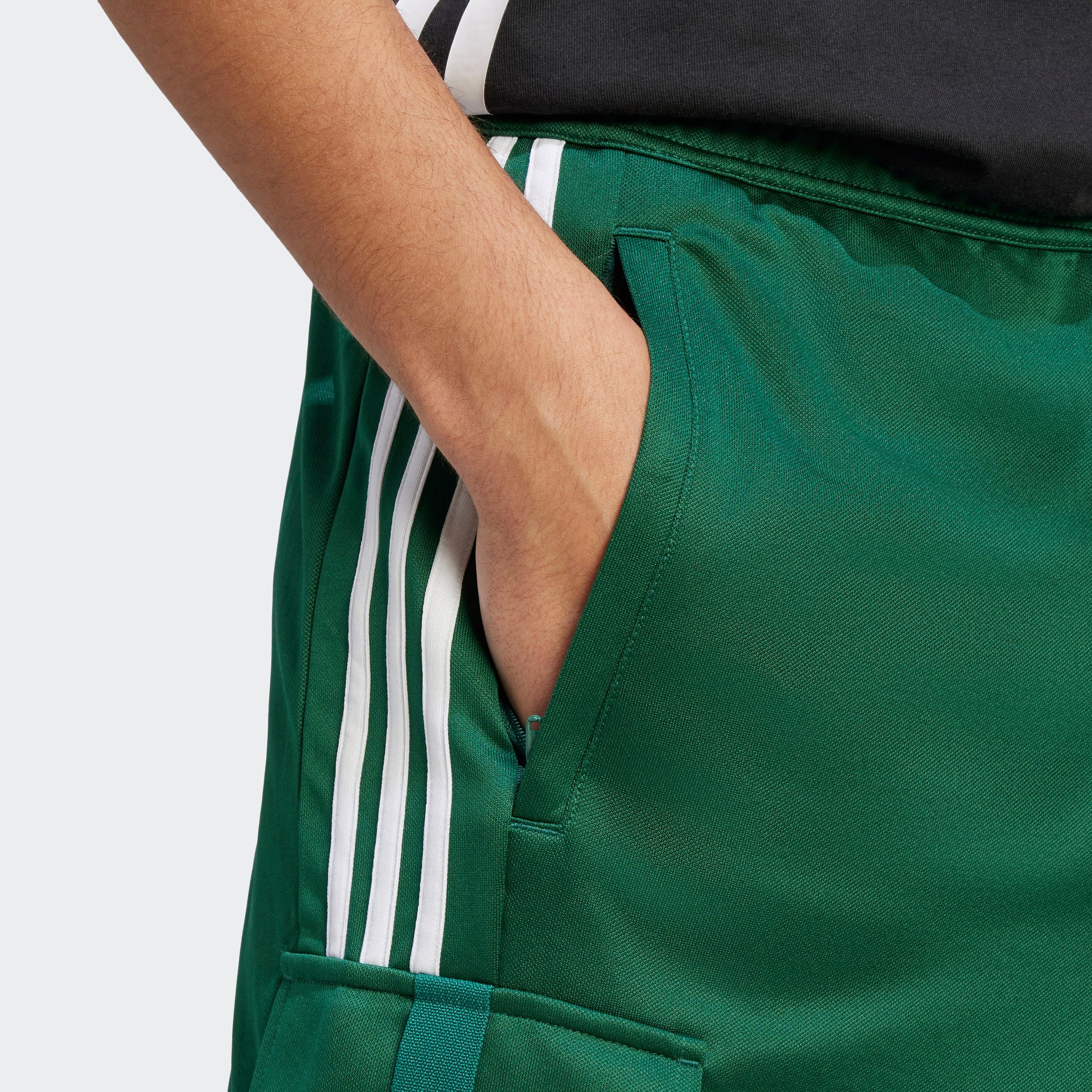 adidas Sportswear Green TIRO Shorts CARGOSHORTS Collegiate (1-tlg)
