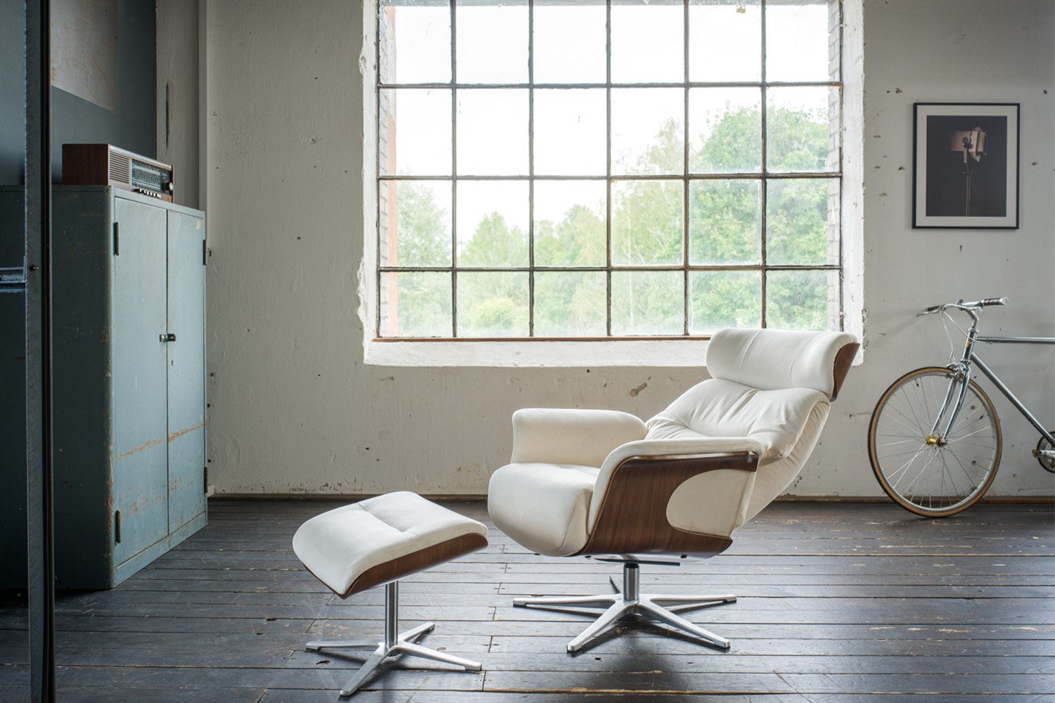 KAWOLA Relaxsessel TOSAR Velvet cremeweiß - Drehbare Entspannung - Komfort, Sessel mit Hocker & verstellbarer Kopfstütze für pure Entspannung!