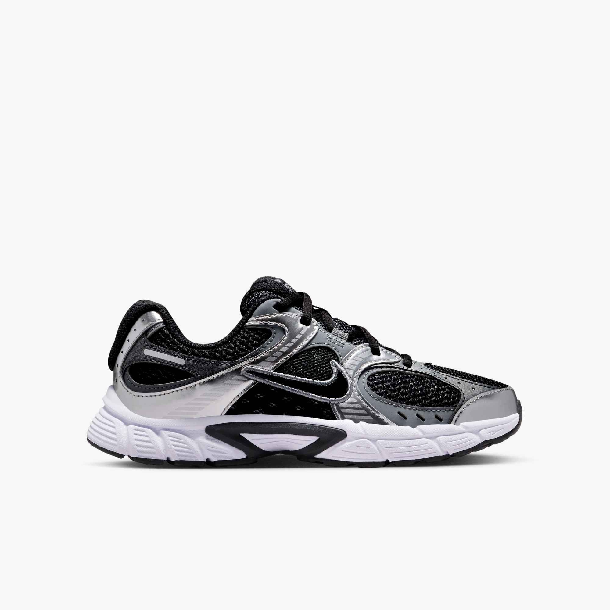Nike Sportswear V5 RNR (GS) Sneaker inspiriert vom Design des Y2K Nike Vomero 5 für Jugendliche