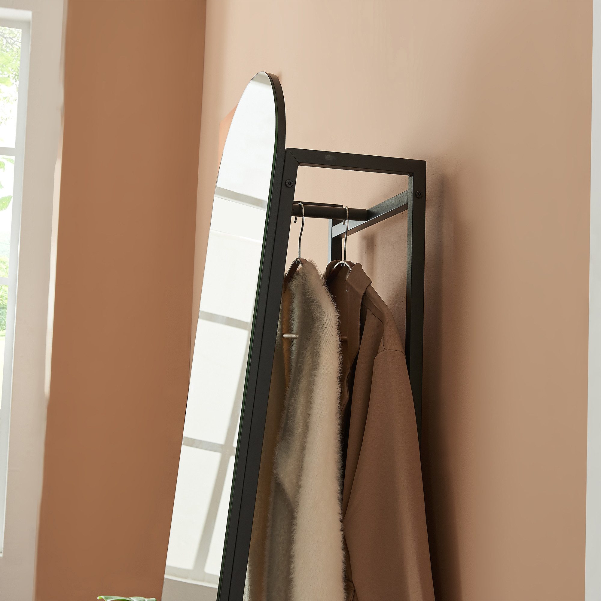 en.casa Ganzkörperspiegel, »Frenraby« mit Kleiderstange und Ablagen 165x40x35 cm Schwarz