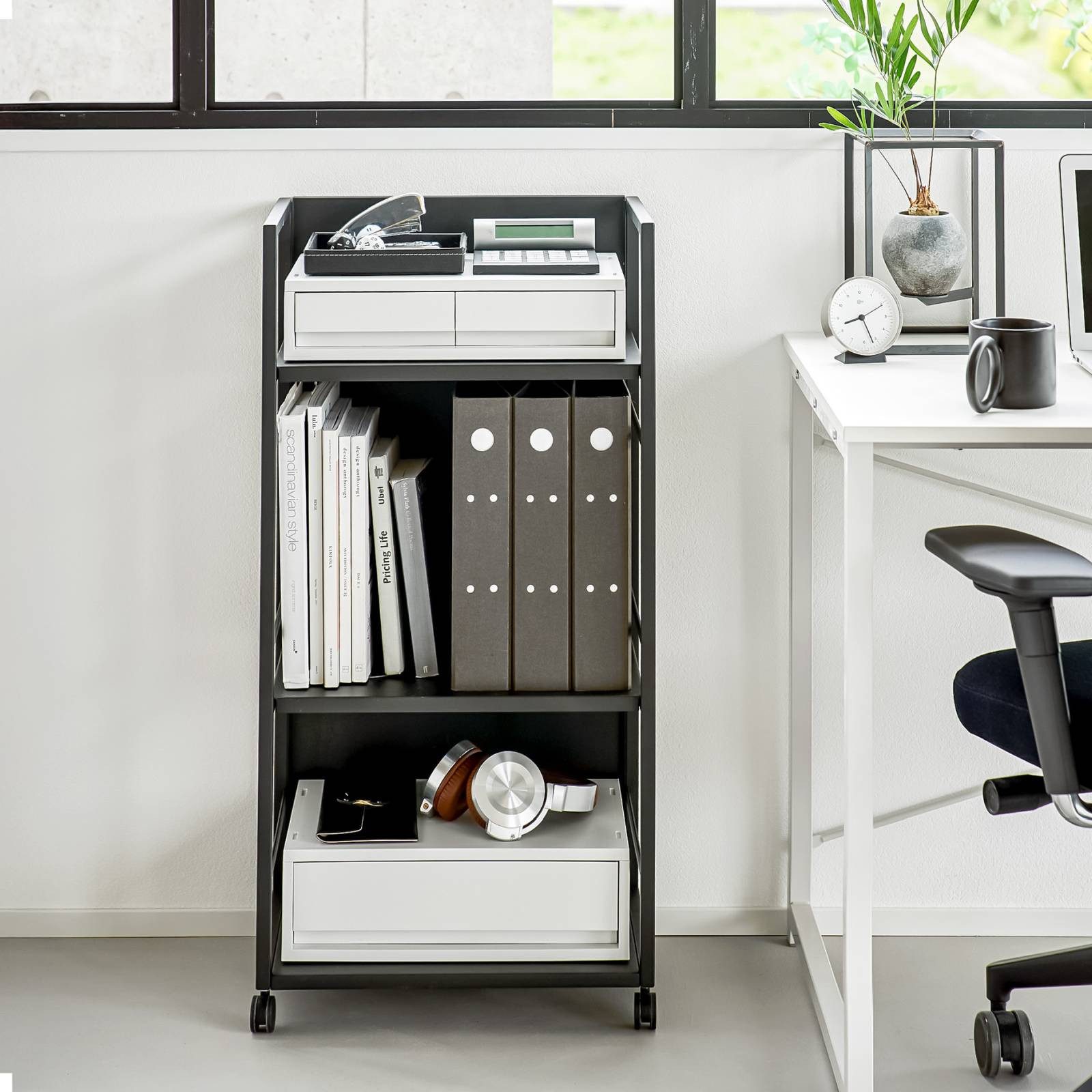 Yamazaki Regal Tower Aufbewahrungswagen 3 Ebenen mit Rollen für Büro Wohnzimmer, - 1-tlg., Aufbewahrungsregal, geschlossene Rückwand, inklusive 4 Haken