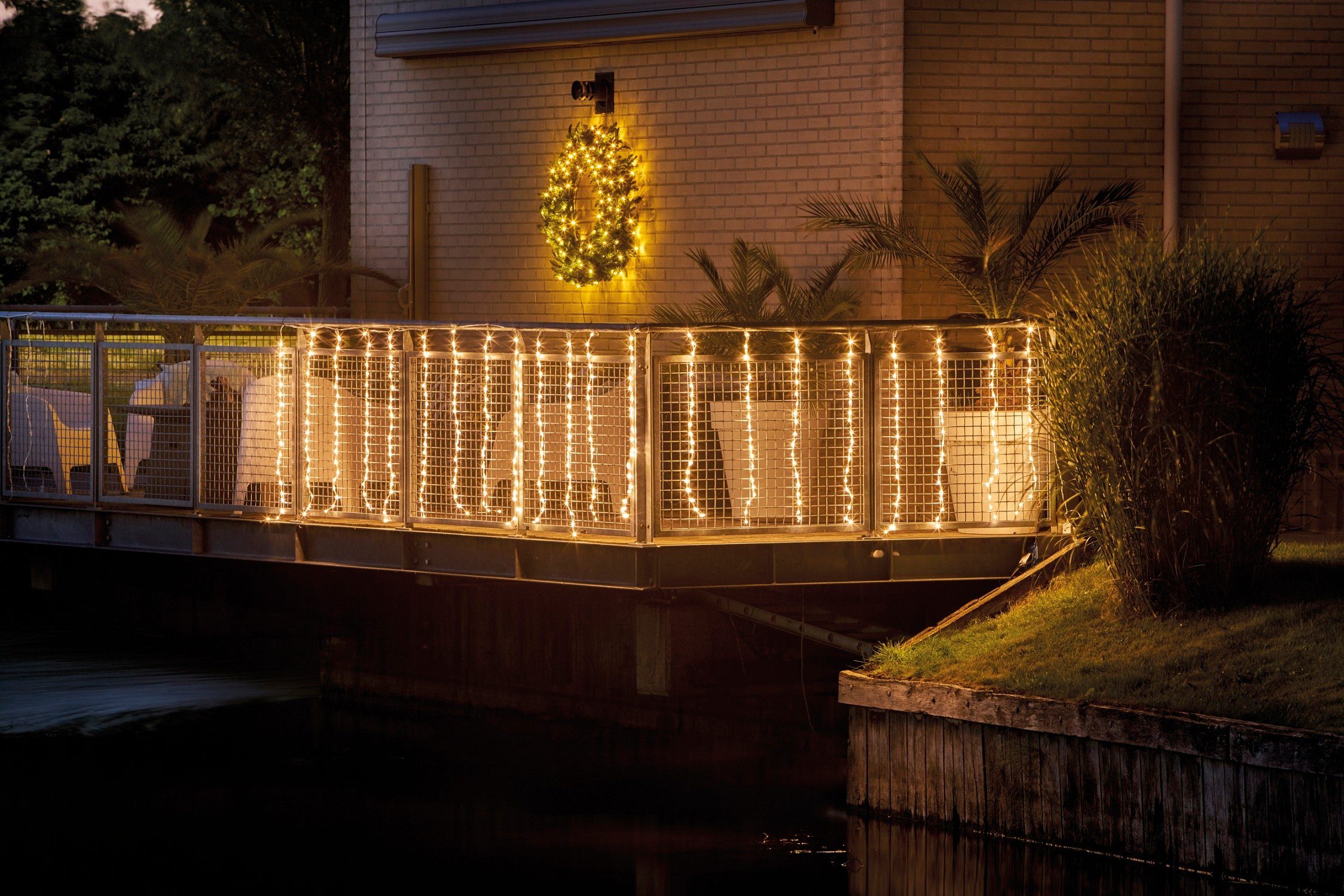 Lumineo Lichtervorhang Lumineo Balkonbeleuchtung 220 LED 2x1 m warm weiß, transparentes Kabel, 5 Licht-Funktionen, Indoor, Outdoor