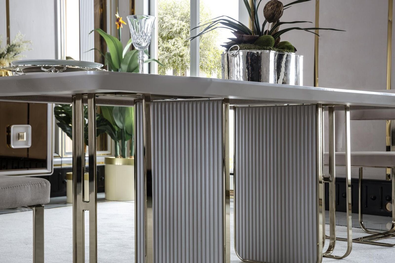 2x Esstisch Stühle Esszimmer-Set Luxus Set JVmoebel Metall Esszimmer Beige Weiß Elegantes