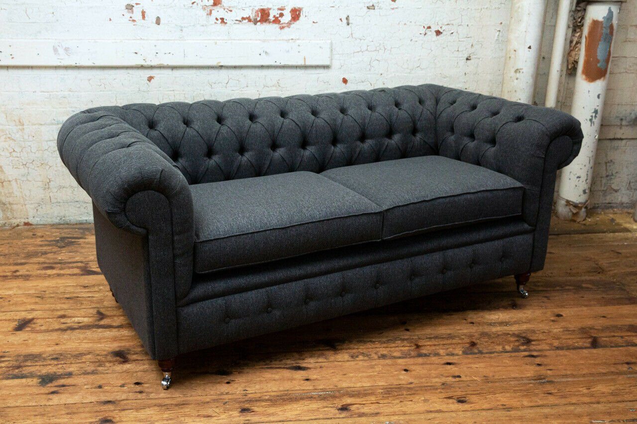 Polster mit Sitz Die Textil, Rückenlehne Garnitur Couch Sofa Chesterfield JVmoebel Sitzer 3 Knöpfen. Leder Chesterfield-Sofa