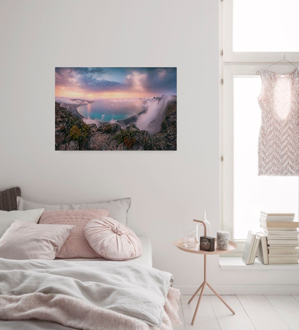 Komar Leinwandbild Coastal Paradise - Größe 90 x 60 cm, Baum, Berge, Blumen, Blätter, Foto, Jahreszeiten, Landschaft, Meer, Natur, Palmen, Strand (Packung, 1 St), Keilrahmenbild mi Echtholzrahmen