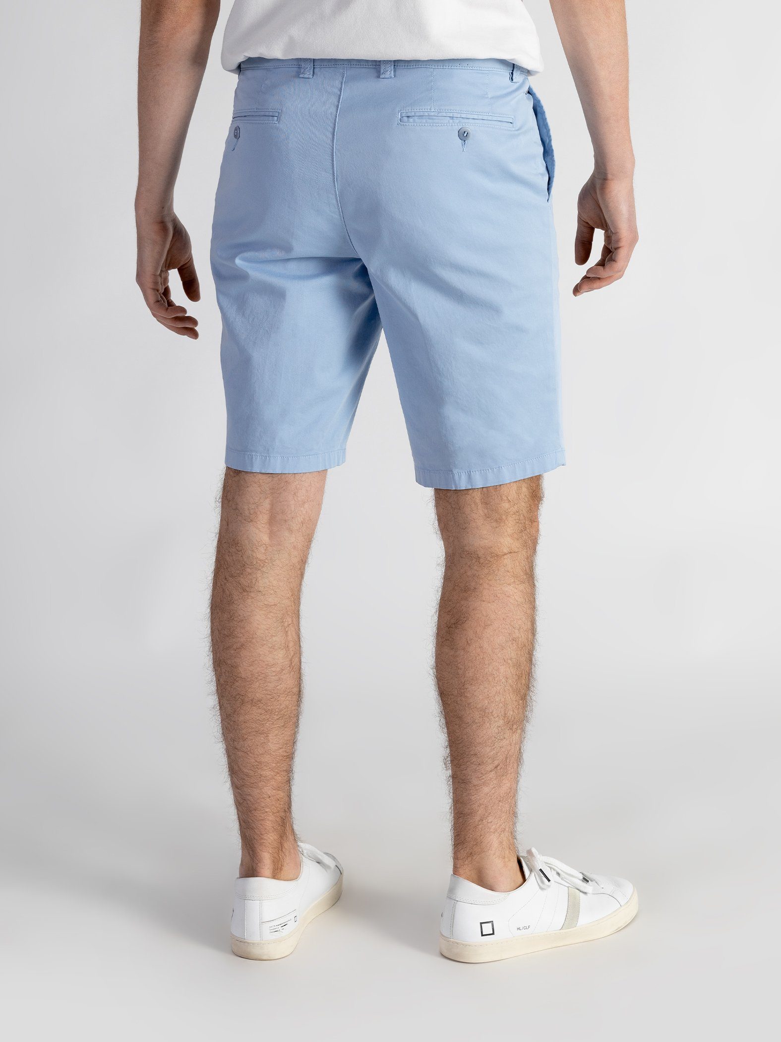 TwoMates Shorts Shorts mit elastischem Farbauswahl, Bund, GOTS-zertifiziert hellblau