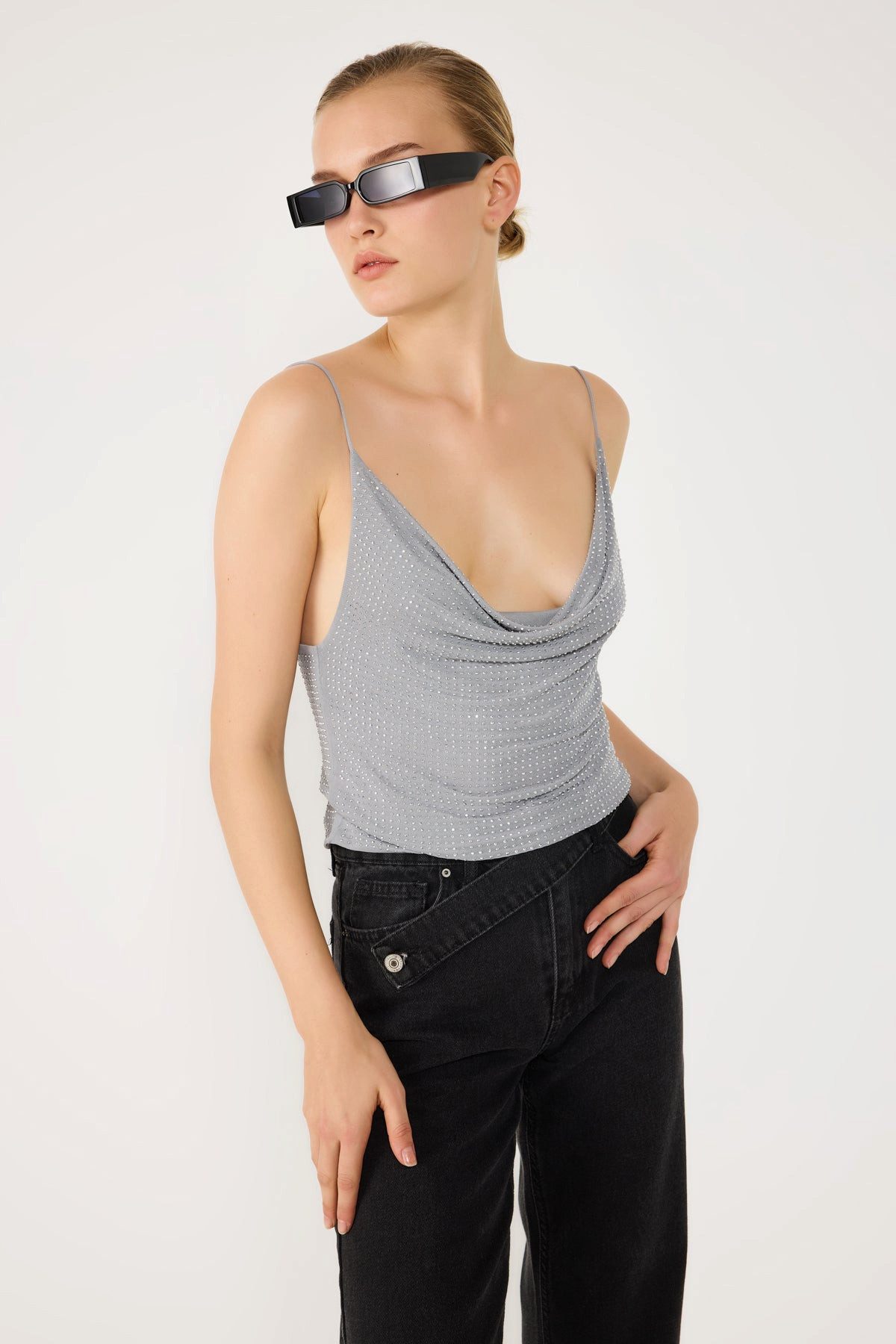 Blusentop Top-Body mit tiefem Ausschnitt und Steinverzierungen