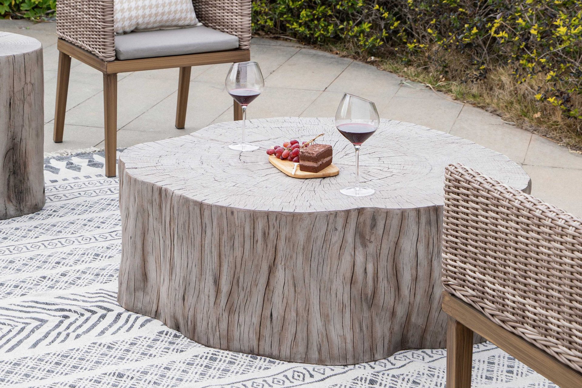 ELEMENTI Gartentisch DAINTREE aus Beton, modern, Outdoor Tisch (1-St., Gartentisch aus Beton), Beton,Treibholz