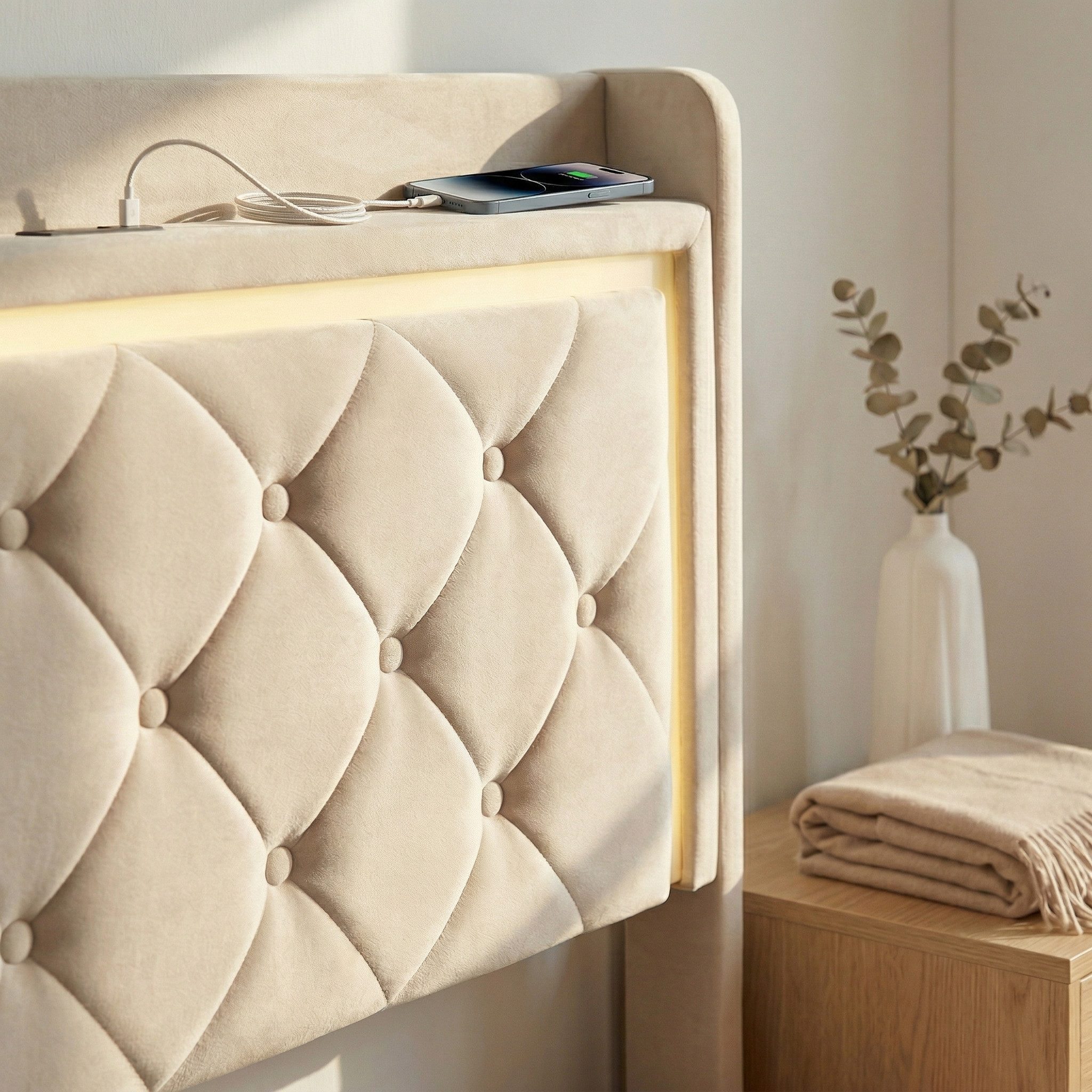 Furnishings Home Polsterbett LED Doppelbett 140x200cm, Stauraumbett mit Kopfteil und 4 Schubladen (Samtmaterial Polsterbett mit RGB Beleuchtung), mit Lattenrost und Ladefunktion, mit Komforthöhe, Leises Design Bett