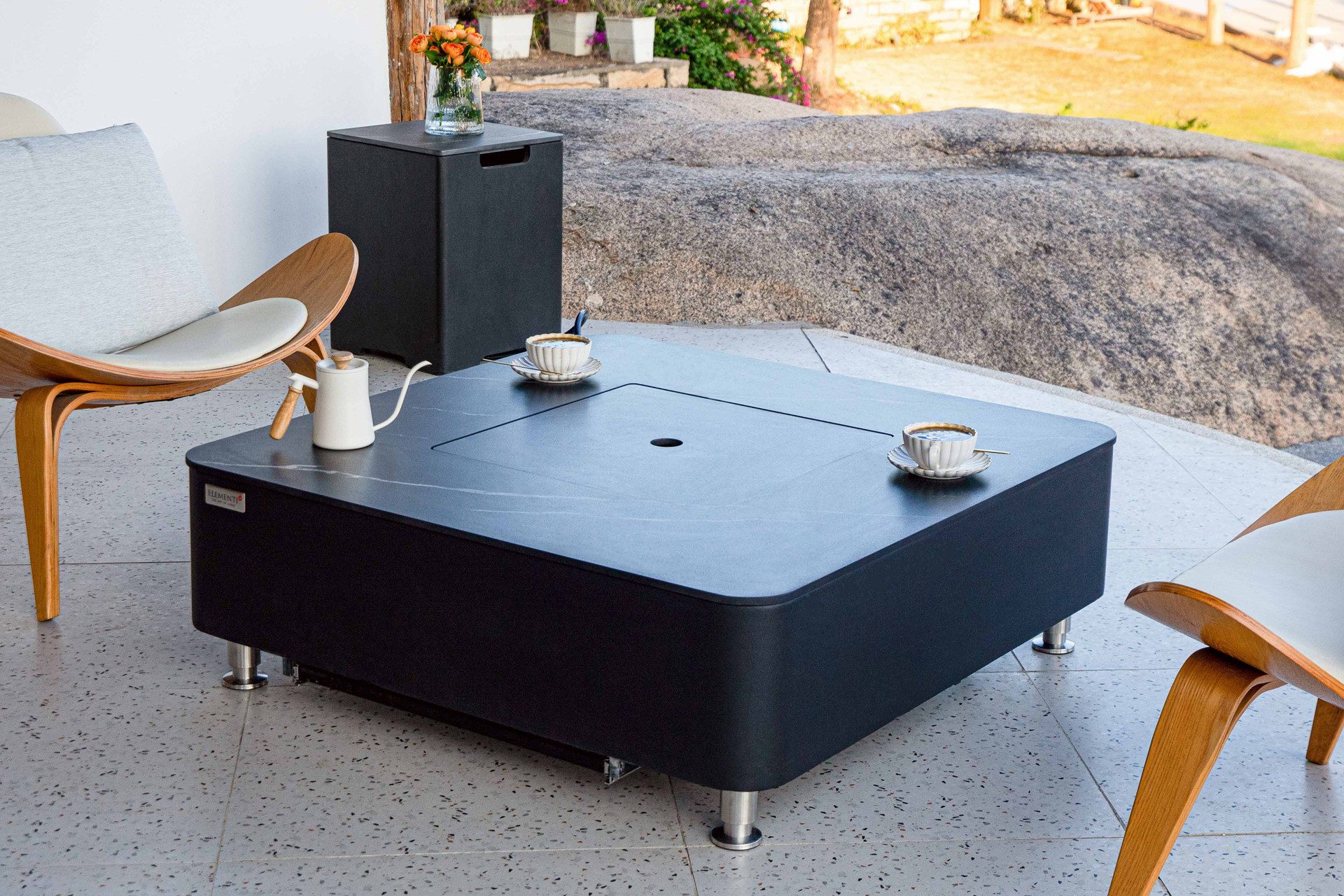 ELEMENTI Feuertisch COPENHAGEN Feuerstelle aus Beton - Komplett-Set mit Zubehör, (SET, 1-St., inkl. mehreren Komponenten), Porzellan,(107x107x36cm)