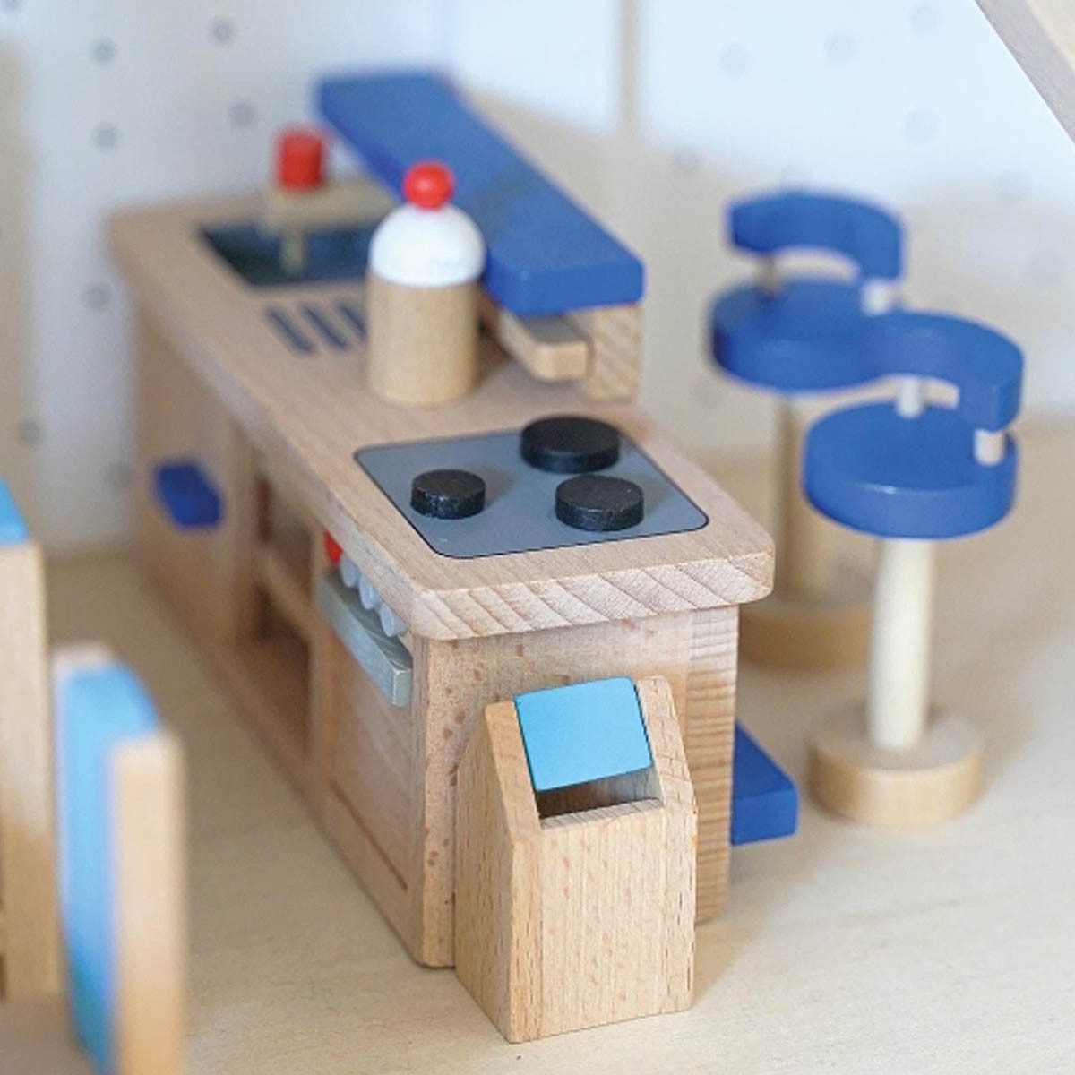goki Puppenhaus Küche, (packung, 30-tlg., set), Puppenmöbel mit detailverliebten Accessoires