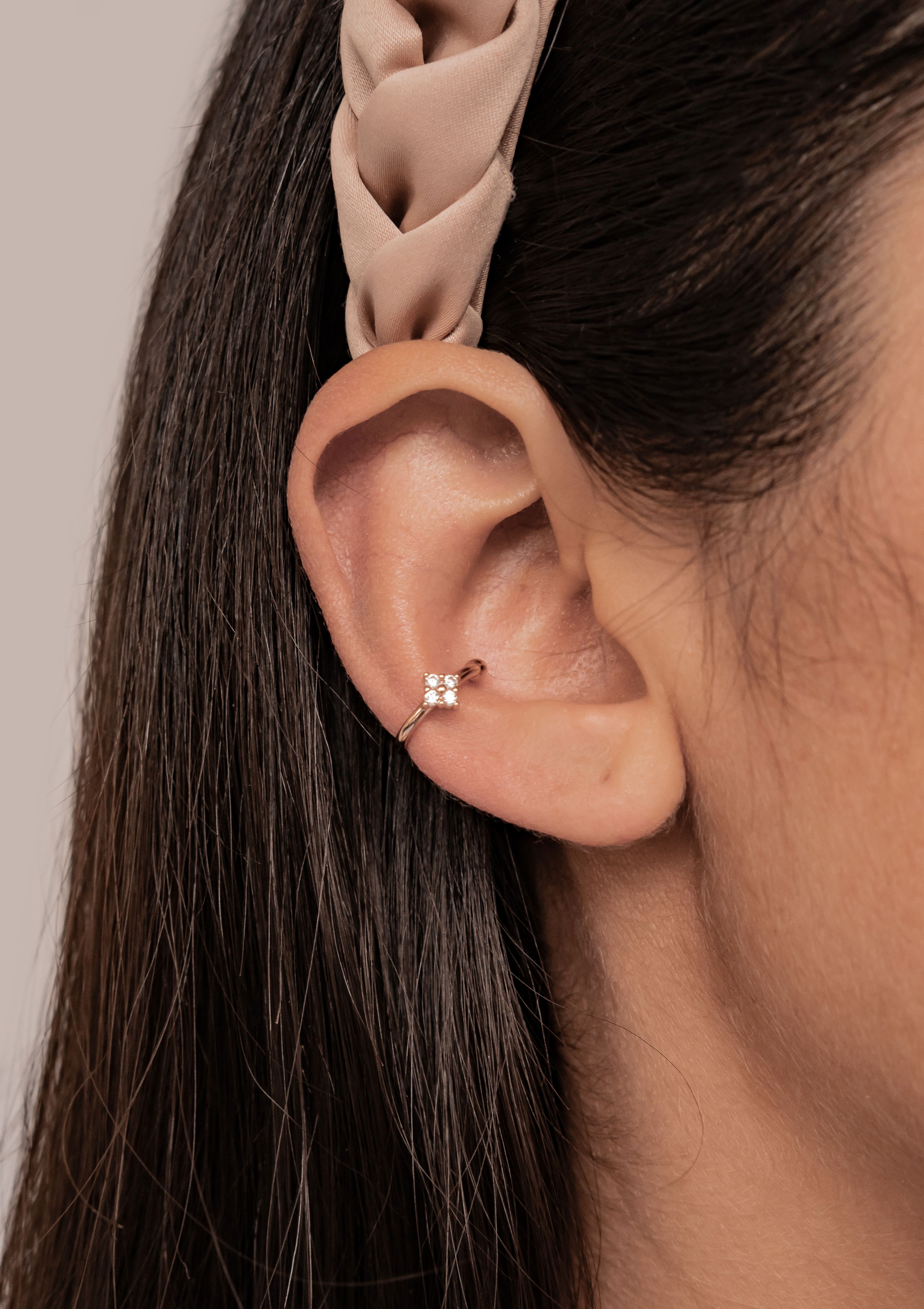 Hey Happiness Ohrklemme Flora & Fauna, aus 925 Silber vergoldet, Schmetterling und Blumen Ohrringe ohne Loch, Damen Ear Cuff