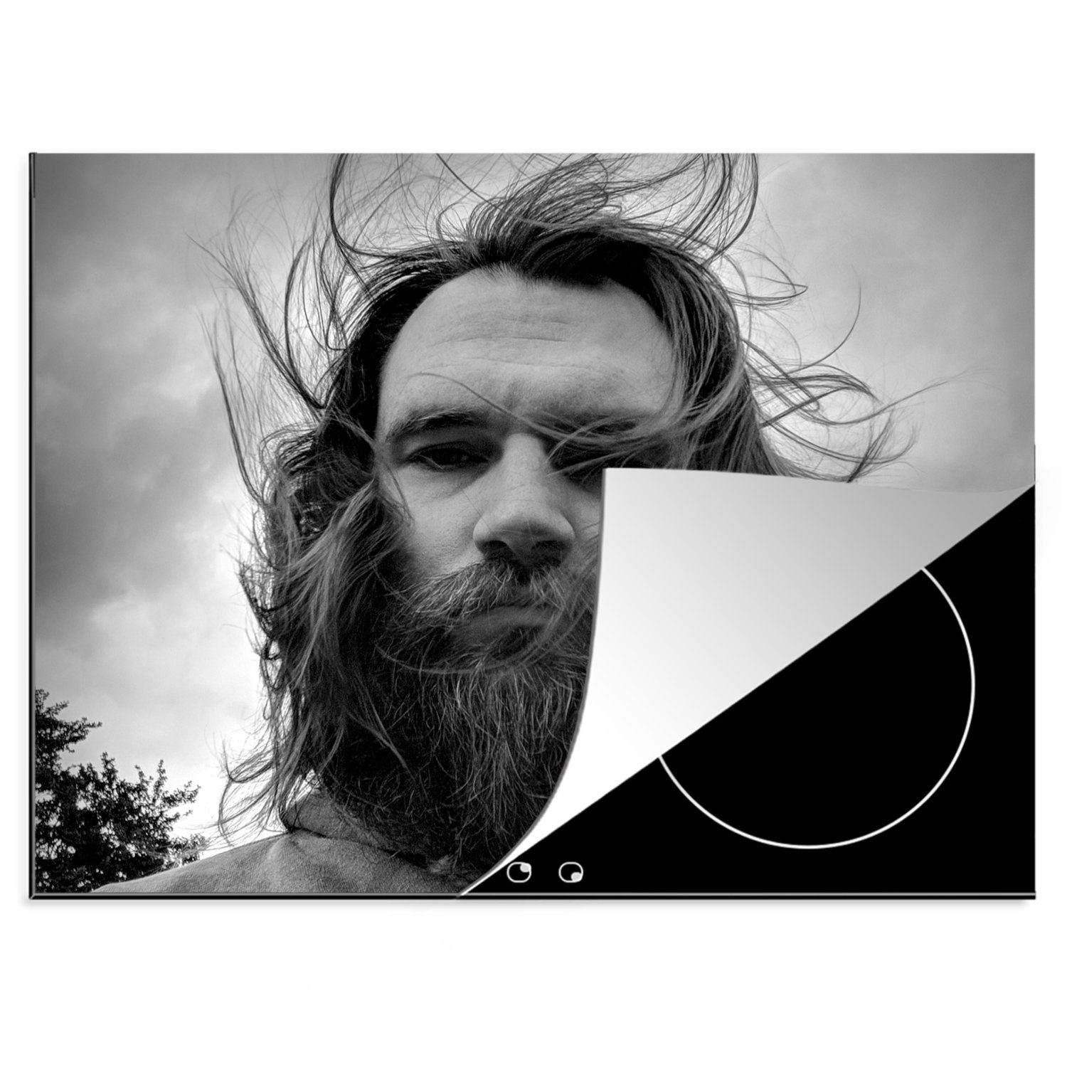 MuchoWow Herdblende-/Abdeckplatte Gutaussehender Mann mit Bart und langen Haaren im Wind in schwarz-weiß, Vinyl, (1 tlg), 70x52 cm, Mobile Arbeitsfläche nutzbar, Ceranfeldabdeckung