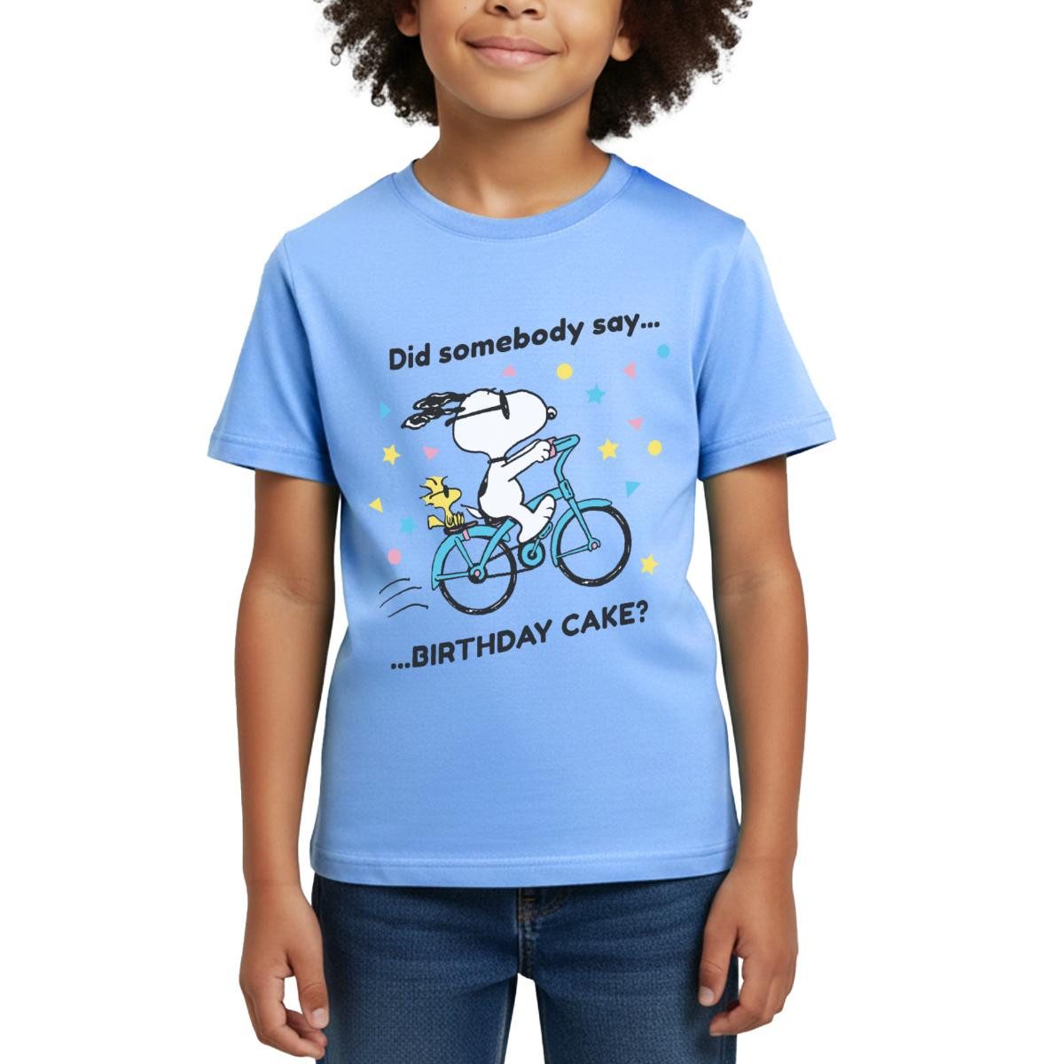Spreadshirt T-Shirt Peanuts Snoopy Auf Fahrrad Geburtstagsdesign Kinder T-Shirt (1-tlg) Fällt klein aus. Wir empfehlen, eine Größe größer zu bestellen.