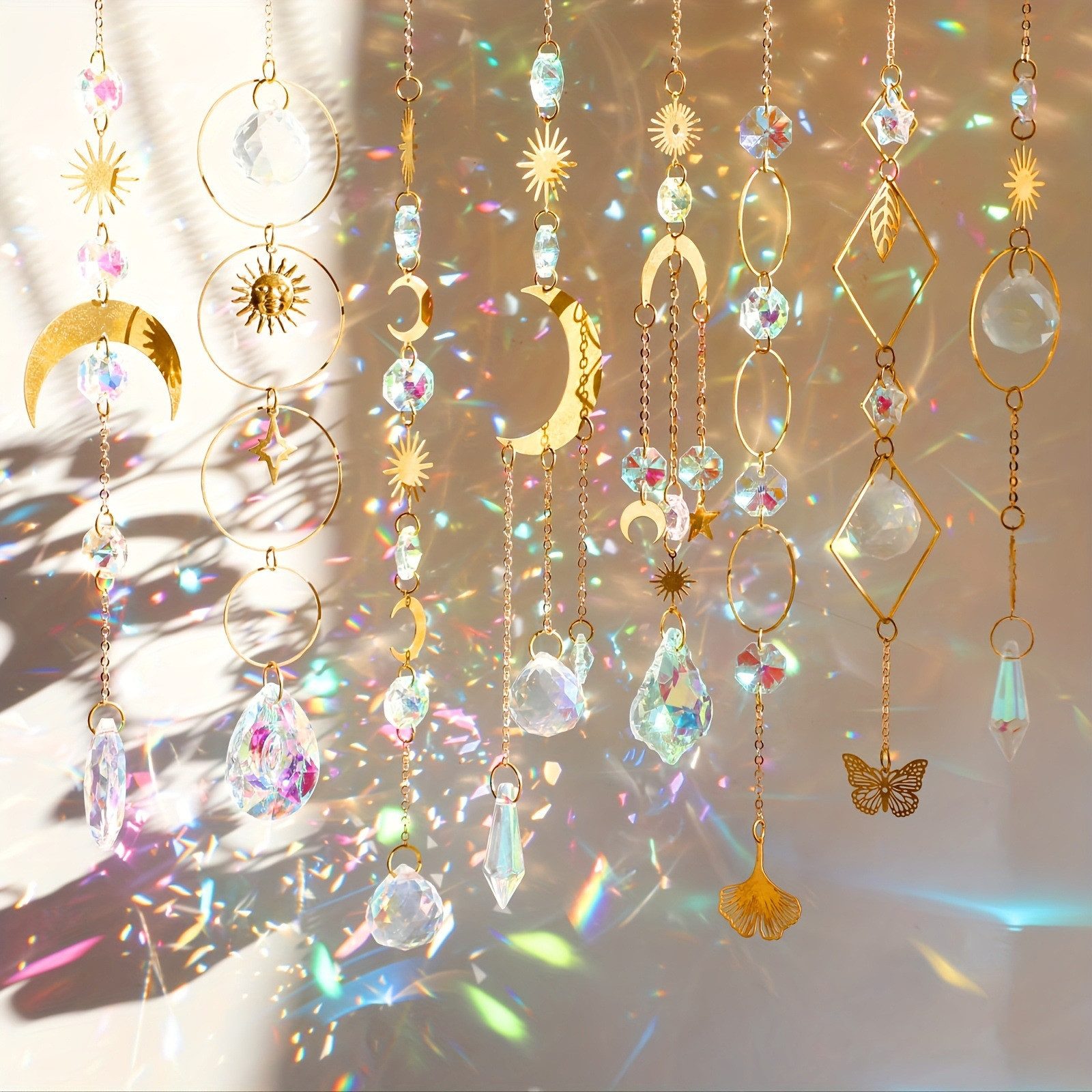 MOPUEA Windspiel 8er Sonnenfänger Kristall Regenbogen Fensterdeko Windspiele (Dekorations-Set, 8 St., 8 Kristall Sonnenfänger mit Sonne, Mond und Stern Motiven), Regenbogeneffekt, funkelnd, dekorativ, vielseitig, handlich