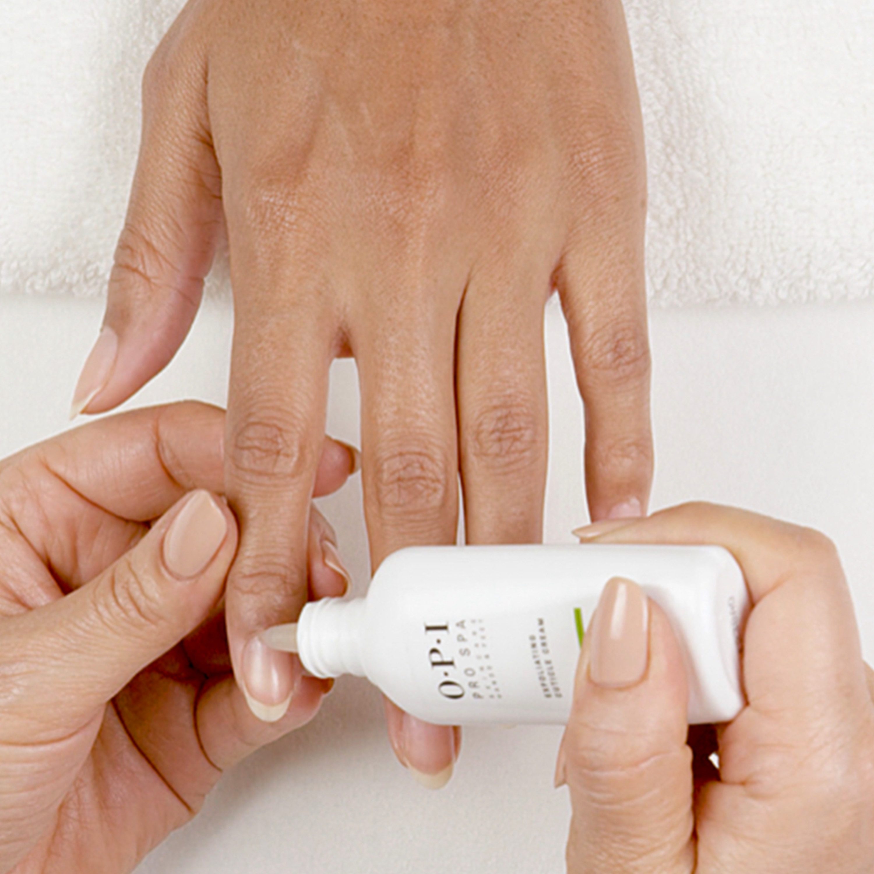 OPI Nagelhautcreme ProSpa Exfoliating Cuticle Cream, feuchtigkeitsspendend, pflegend, sorgt für sanfte Nagelhaut