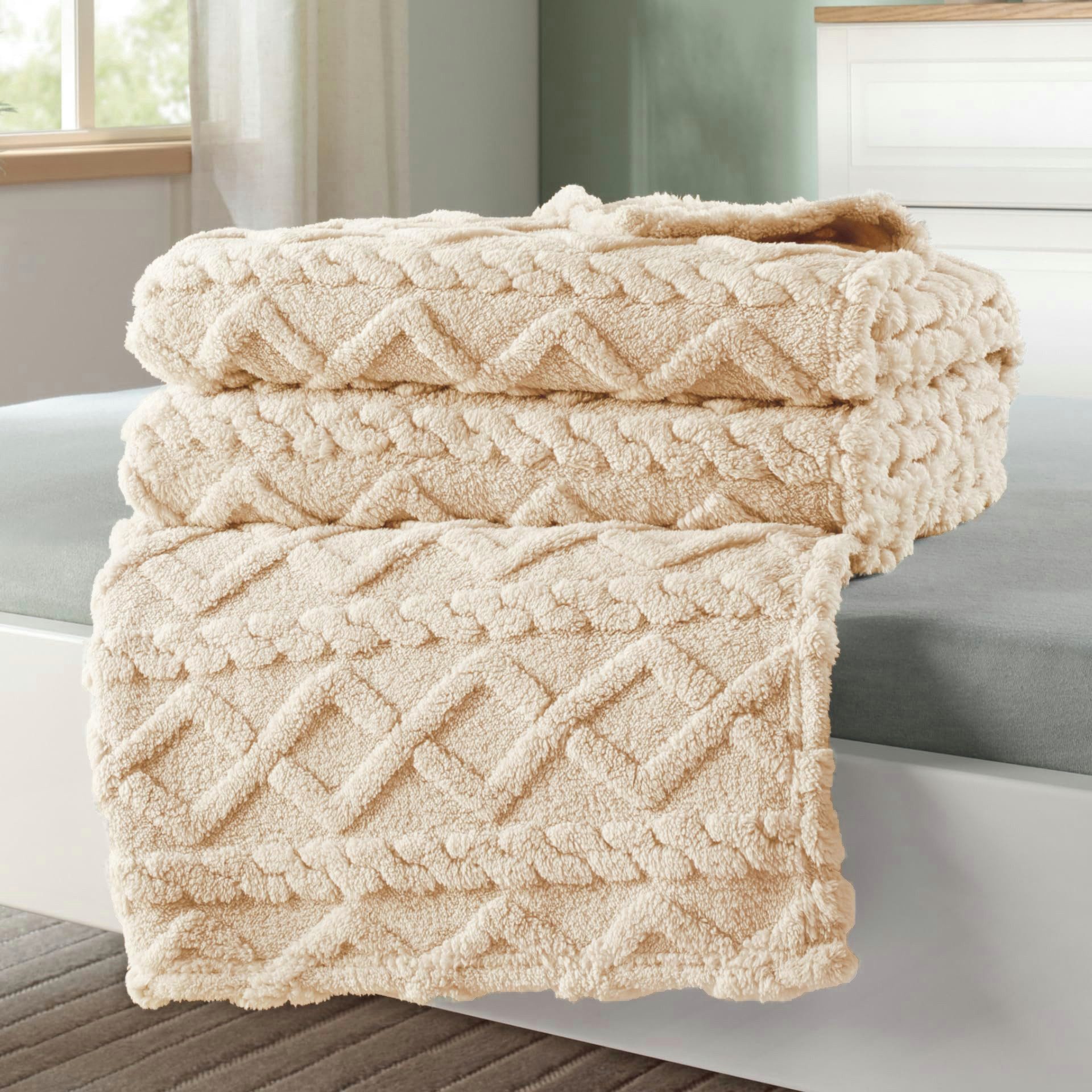 Wohndecke Siera, Kuscheldecke 150x200 cm fürs Wohnzimmer oder Sofa, Delindo Lifestyle – Bild 4 von 5