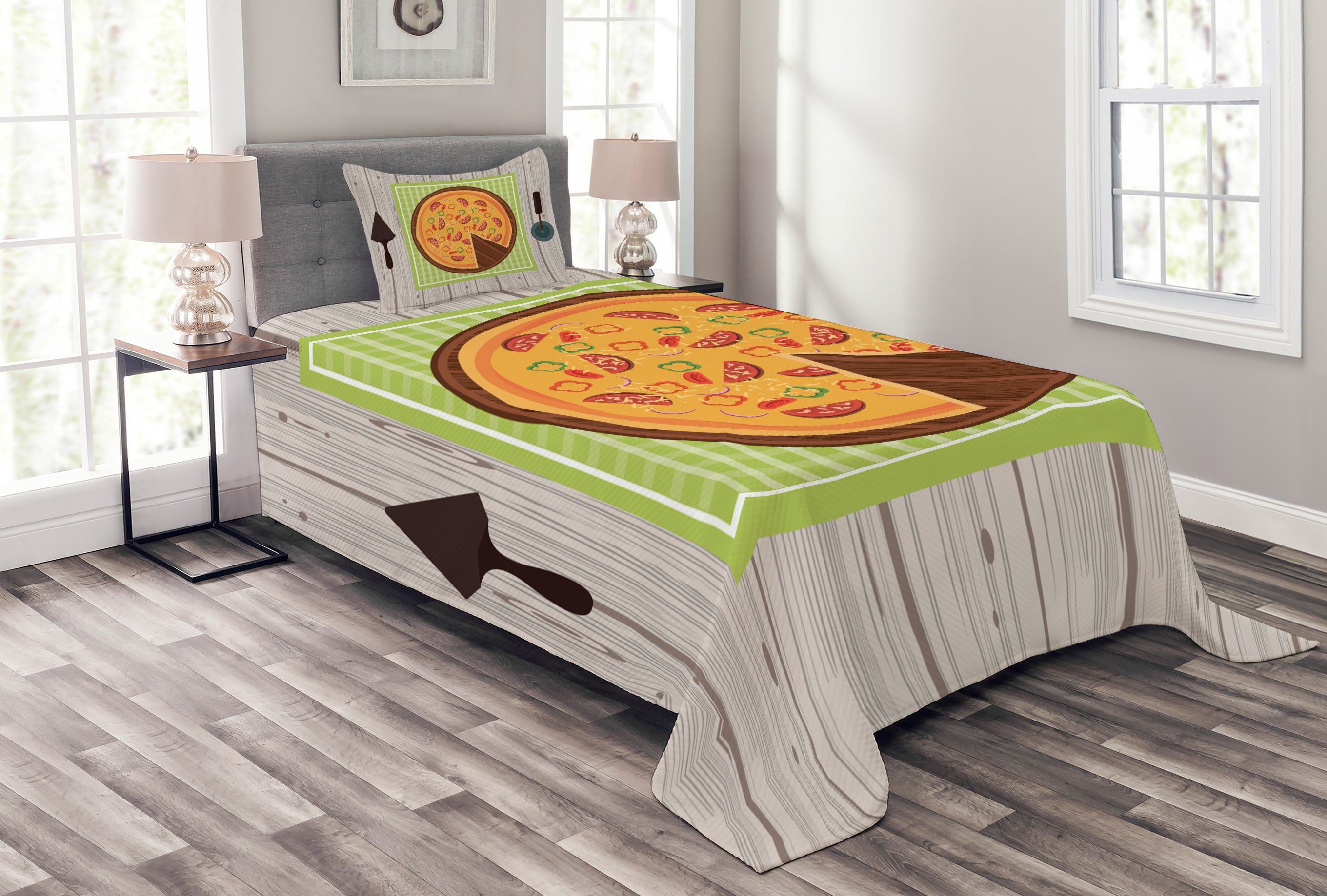 Tagesdecke Set mit Kissenbezügen Waschbar, Abakuhaus, Italien Cartoon Pizza auf Holztisch