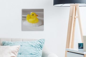 OneMillionCanvasses® Leinwandbild Bade-Ente mit Schaum, (1 St), Leinwand Bilder für Wohnzimmer Schlafzimmer