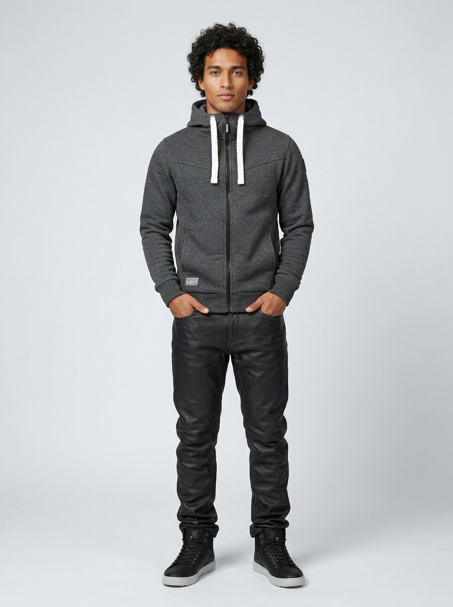 Zum Outfit 8