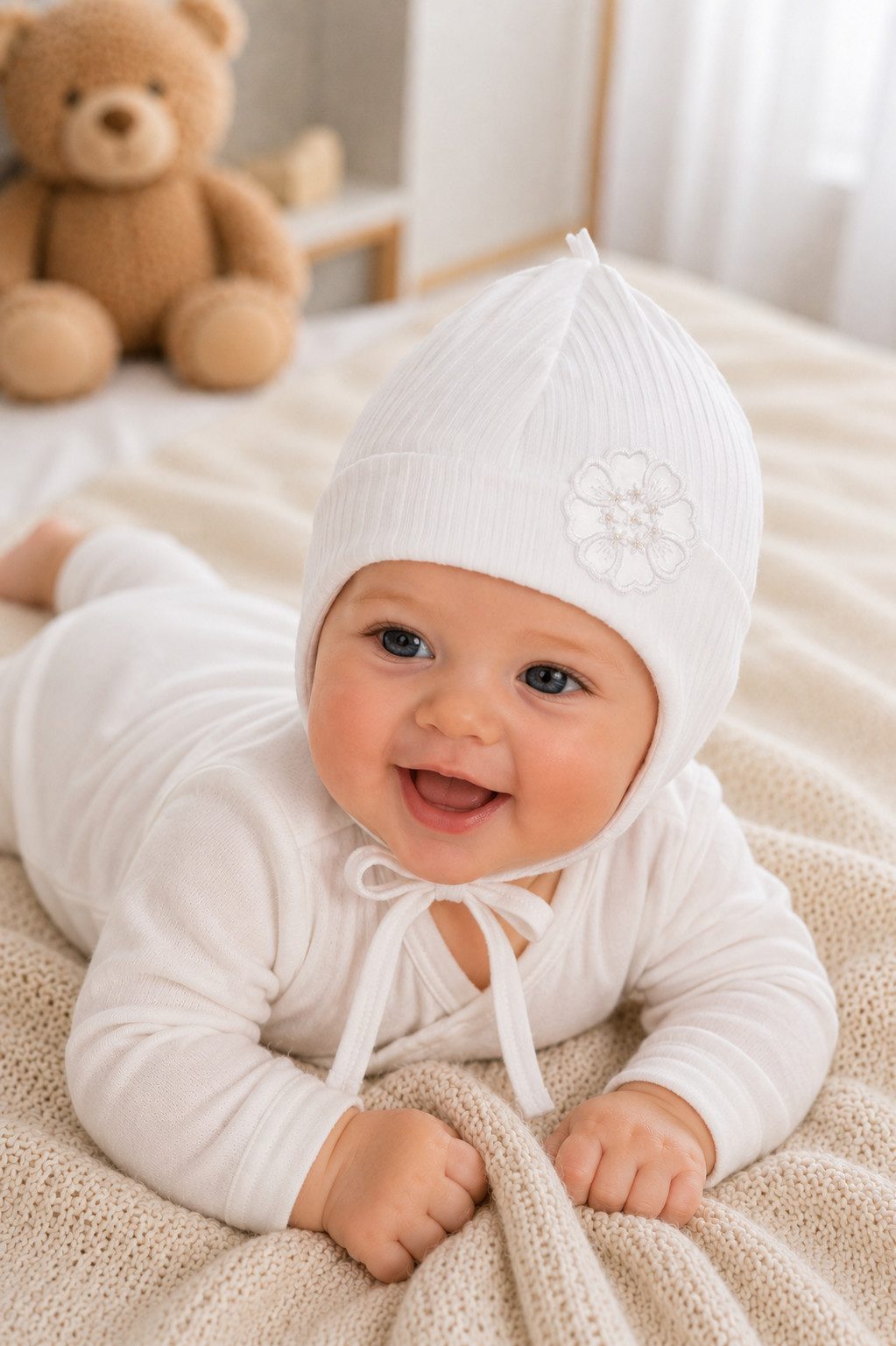 Erstlingsmütze Baby Mütze für Neugeborene Mützchen Haube in Weiß