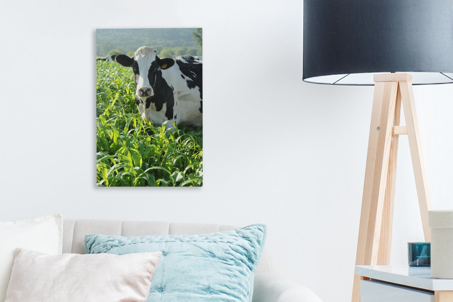 Tiere, Leinwandbild OneMillionCanvasses® cm St), - fertig Gemälde, - Gras Kuh inkl. (1 Leinwandbild bespannt Berg 20x30 Zackenaufhänger, -