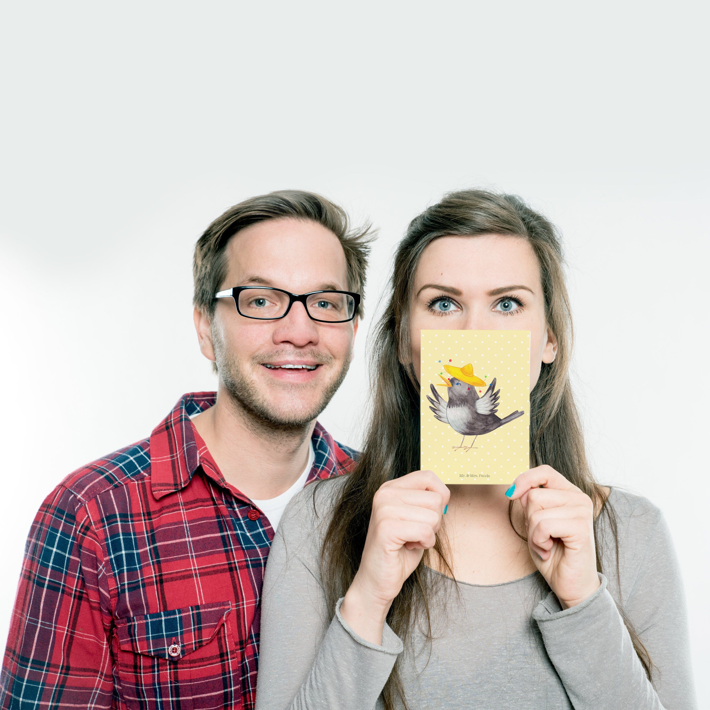 Mr. & Mrs. Panda - mit Geschenk, Glück Tiermotive Pastell Gelb - Rabe Postkarte Spruch, Sombrero
