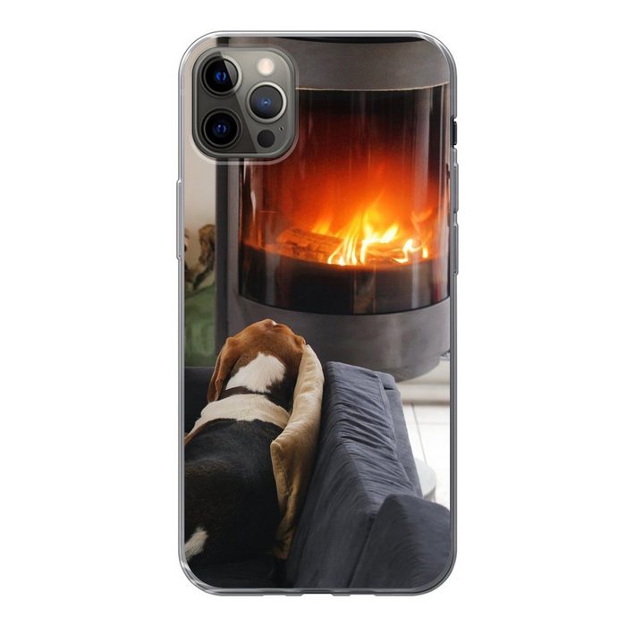 MuchoWow Handyhülle Hund schaut auf eine Feuerstelle Handyhülle Apple iPhone 13 Pro Max Smartphone-Bumper Print Handy