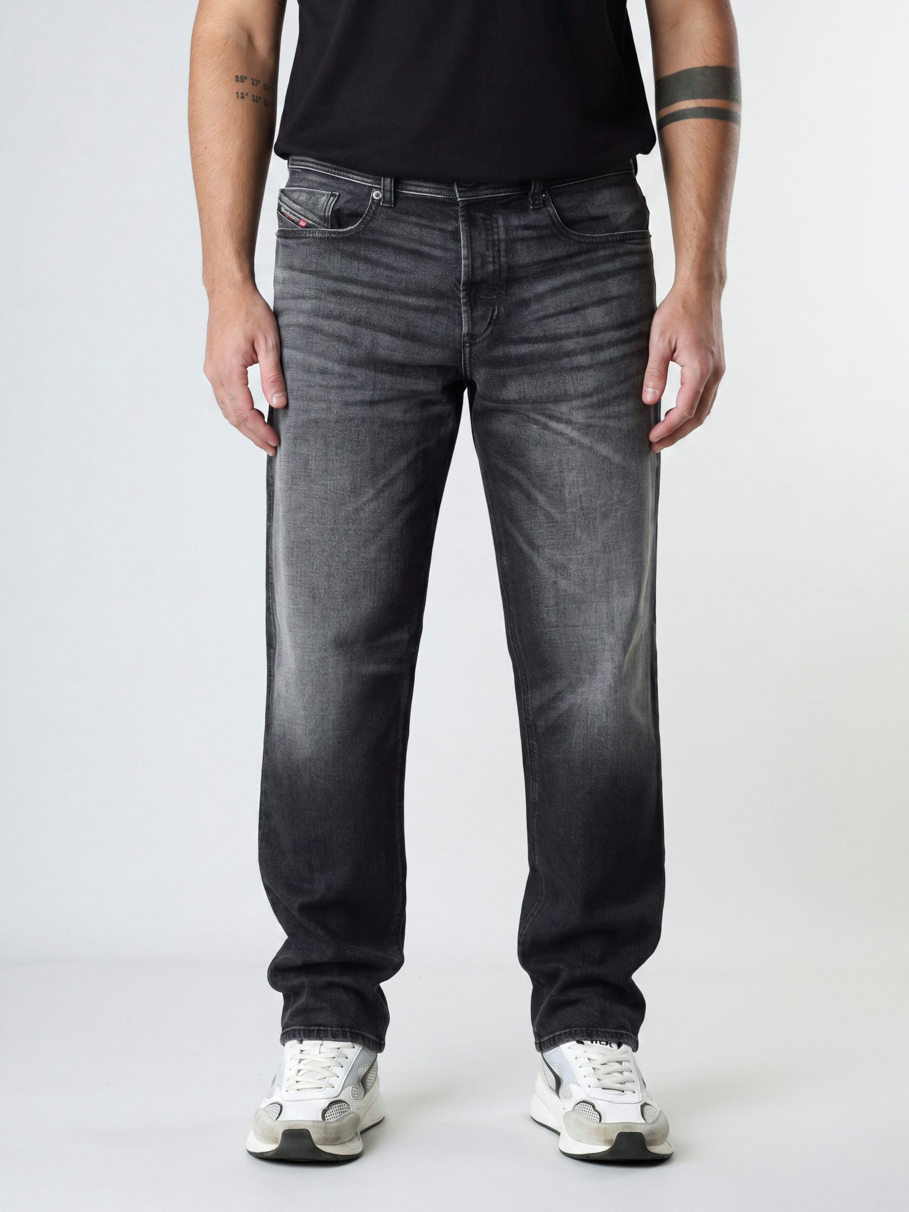 Diesel Tapered-fit-Jeans Regular Fit - 2023 D-FINITIVE Mittlere Bundhöhe, Konische Beinform