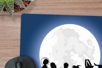 MuchoWow Gaming Mauspad Eine Gruppe von Gruselgestalten in einer Halloween-Illustration (1-St), Mousepad mit Rutschfester Unterseite, Gaming, 40x40 cm, XXL, Großes