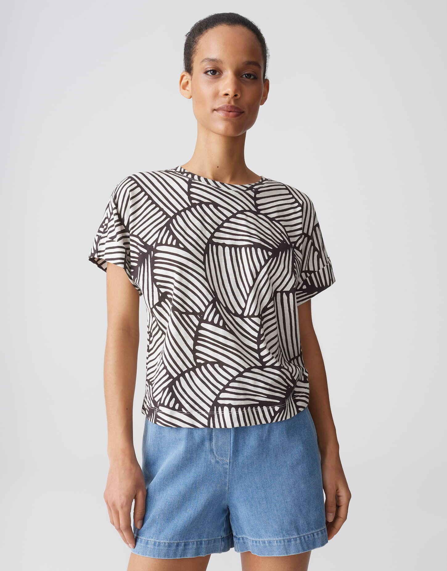 OPUS Print-Shirt Soprinti aus weichem Jersey mit floralem Print Der Aufschlag am Ärmel sorgt für eine entspannte Note