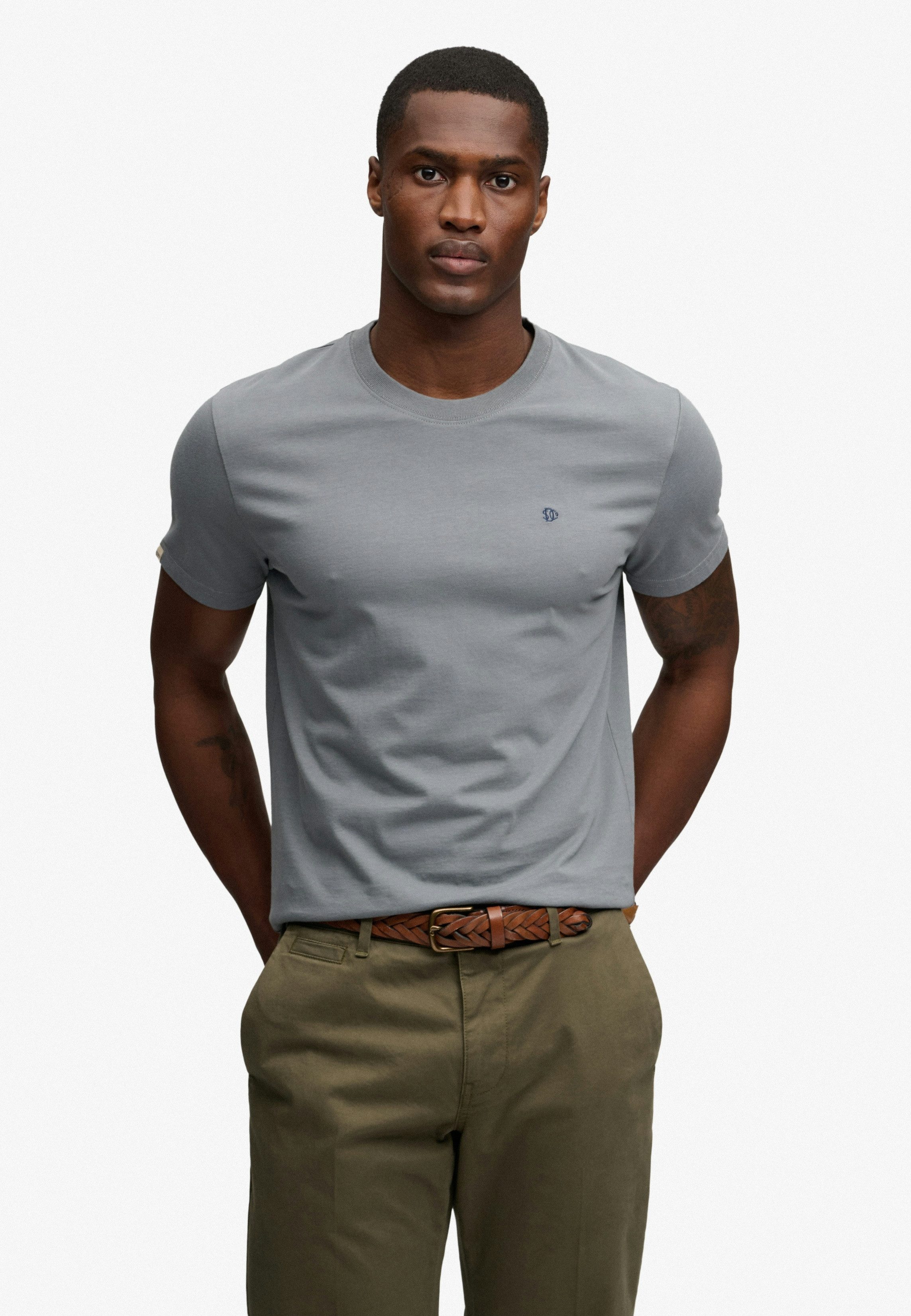 Superdry Rundhalsshirt ESSENTIAL SDCO LOGO EMB TEE Baumwolle, regular fit