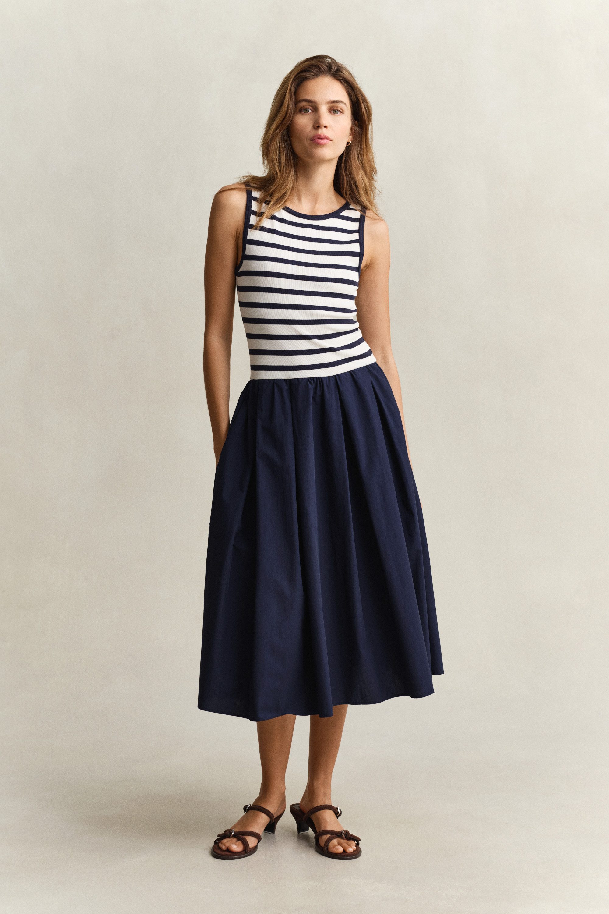 Gant Trägerkleid JERSEY WOVEN COMBO Regular fit mit Rundhalsausschnitt
