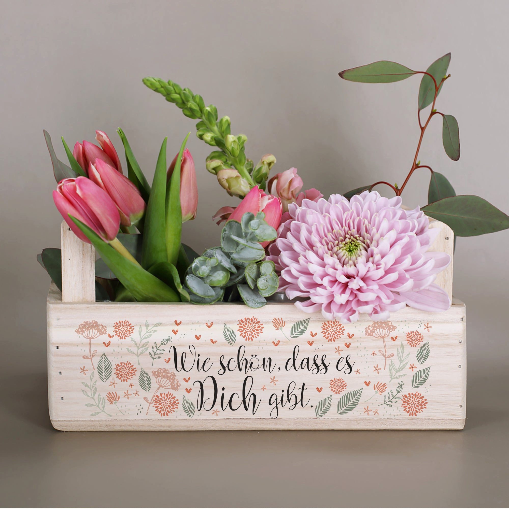 Herz & Heim Geschenkbox Präsentkorb "Wie schön, dass es Dich gibt" - Geschenkkorb aus Holz, 2 Griffe, mit Folie ausgekleidet – Bild 2 von 5