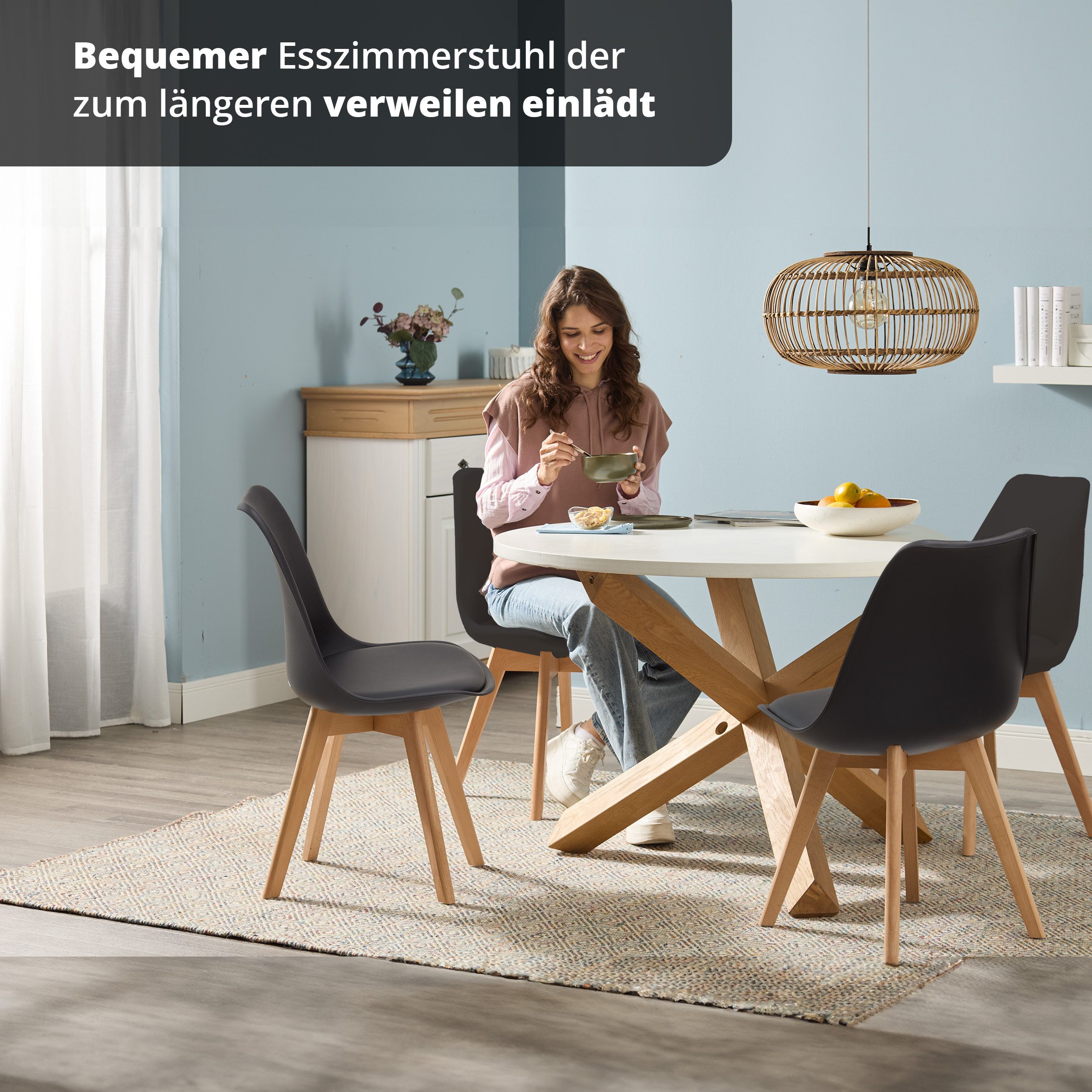 KHG Esszimmerstuhl Küchenstuhl Schwarz, bis 150 kg belastbar, Skandi Look, Massivholz, 4-Fußgestell, Kunststoffsitzschale mit Kunstlederbezug