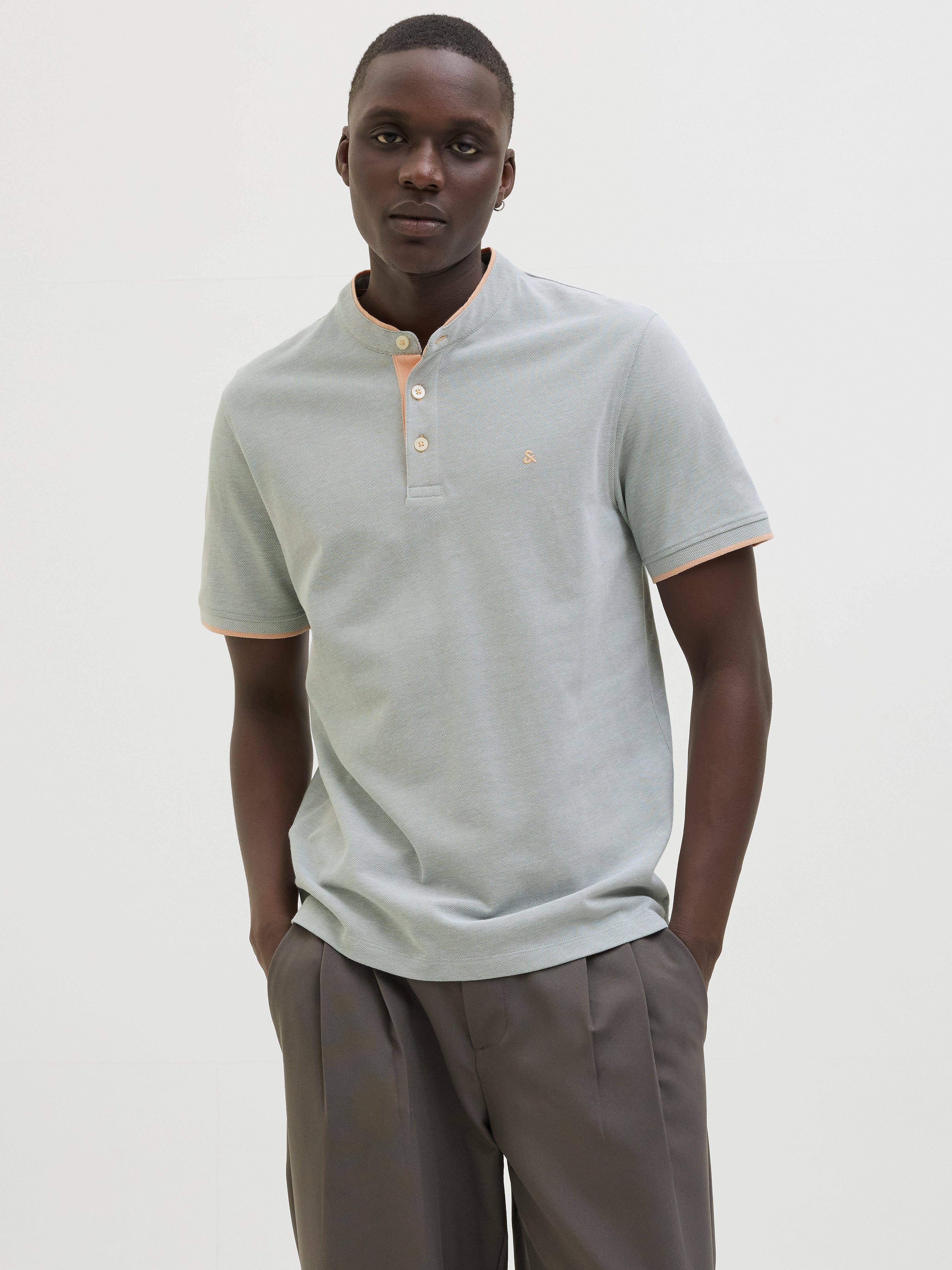 Jack & Jones Poloshirt JJEPAULOS MAO POLO mit Logo Stickerei günstig online kaufen