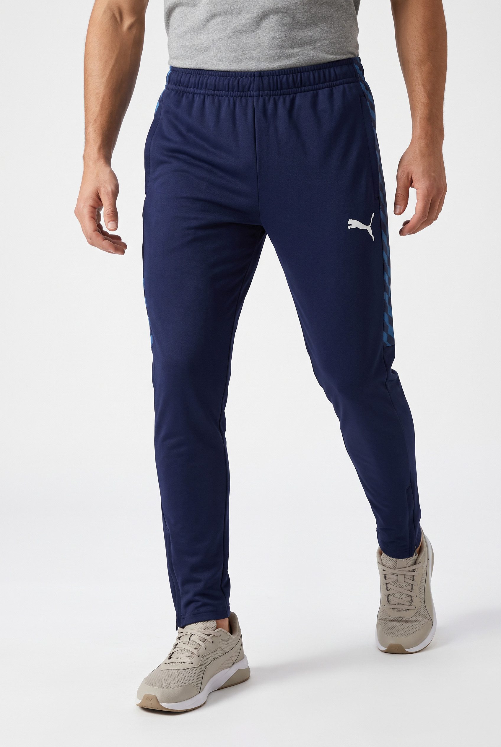 PUMA Trainingshose TEAMLIGA26 TRAINING PANTS atmungsaktives Material, mit DryCELL Technologie, Slim Fit Passform