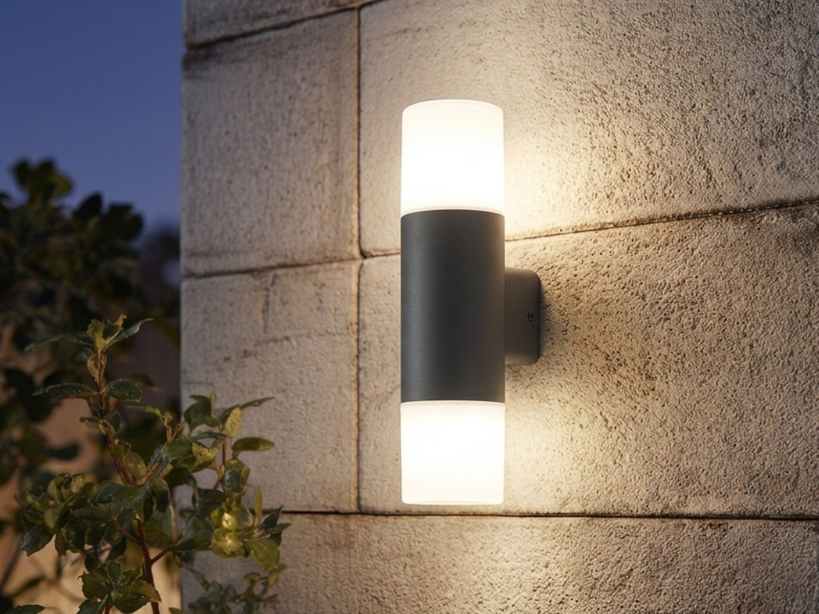 TRIO Leuchten LED Außen-Wandleuchte Up and Down in Anthrazit, Höhe 33cm, LED wechselbar, Warmweiß, Außenleuchte, Terrassenleuchte, moderne Fassadenbeleuchtung Haus-Wand